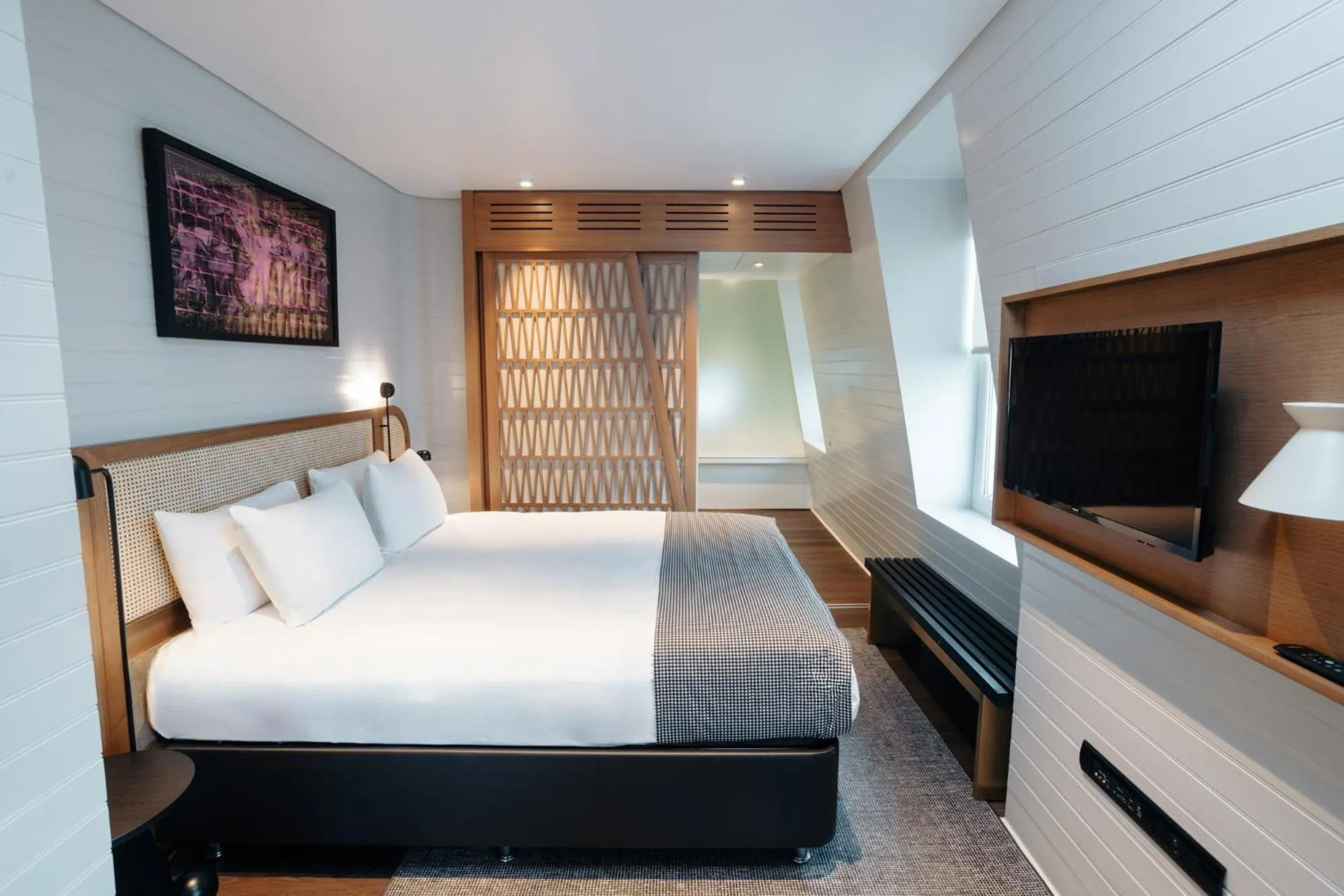 Bed in Leicester House Hotel