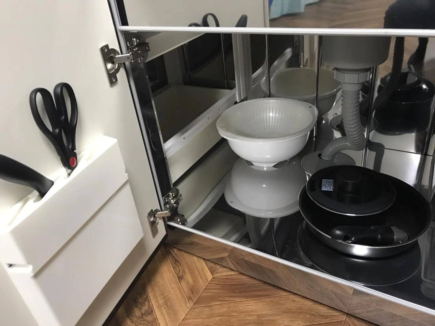 Communal kitchen in Hondori Inn