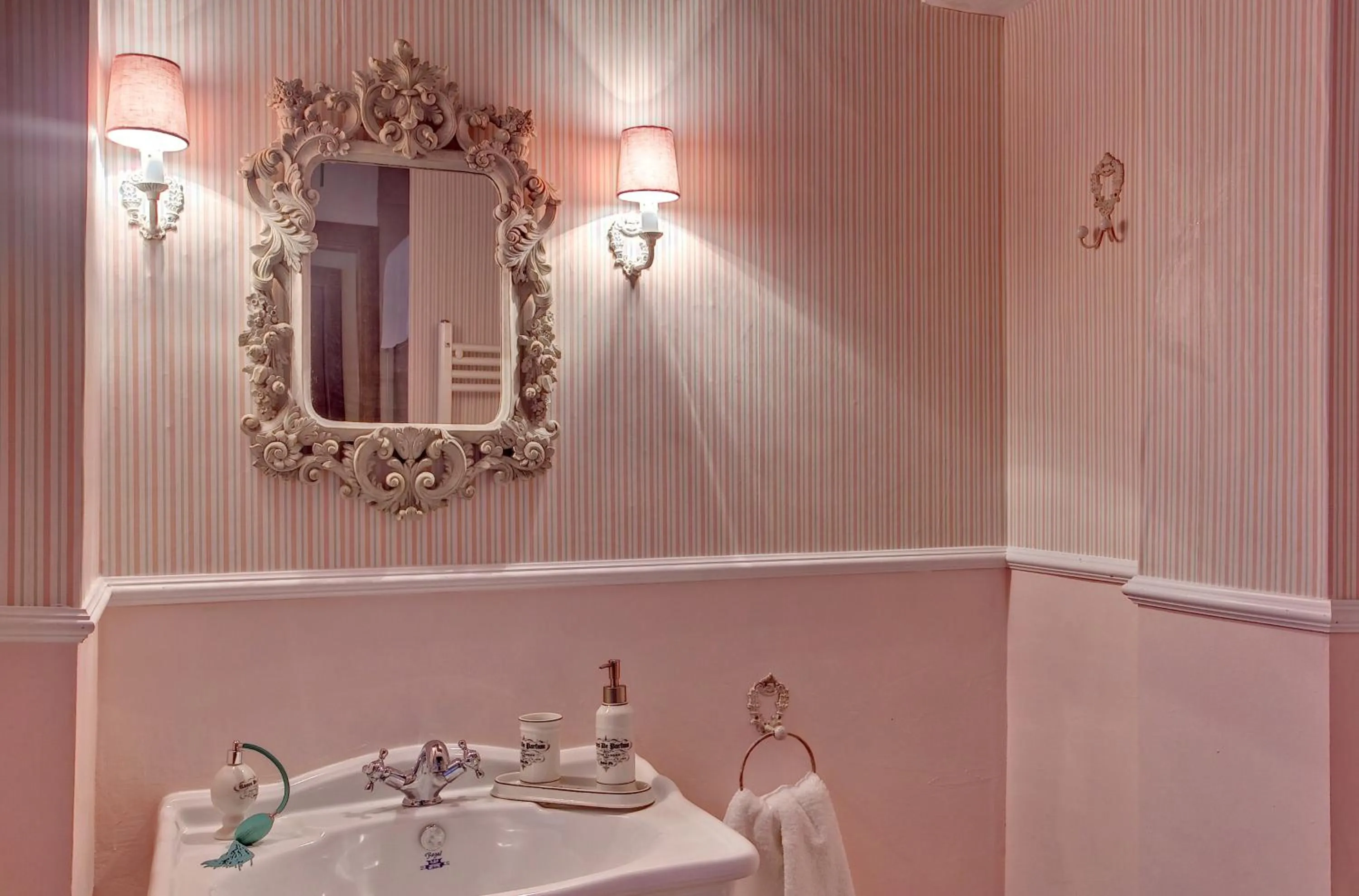 Photo of the whole room in Hotel Boutique Real Posada De Liena con jacuzzi y Restaurante Liena