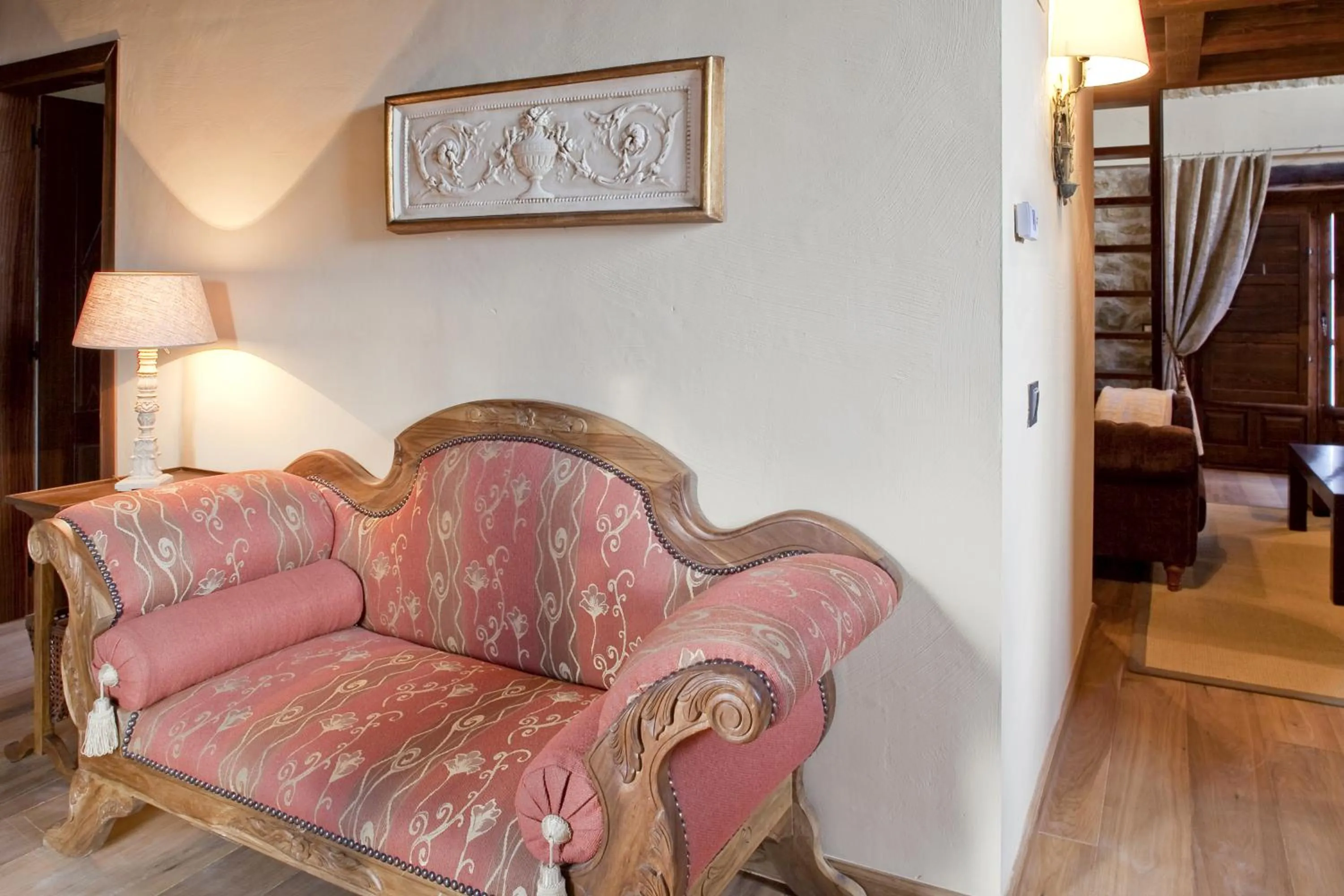 Lounge or bar in Hotel Boutique Real Posada De Liena con jacuzzi y Restaurante Liena