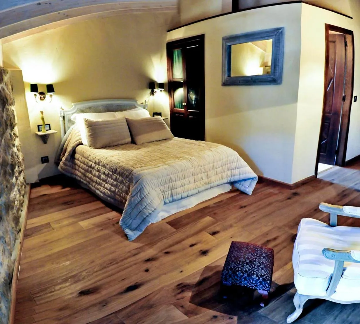 Photo of the whole room, Bed in Hotel Boutique Real Posada De Liena con jacuzzi y Restaurante Liena