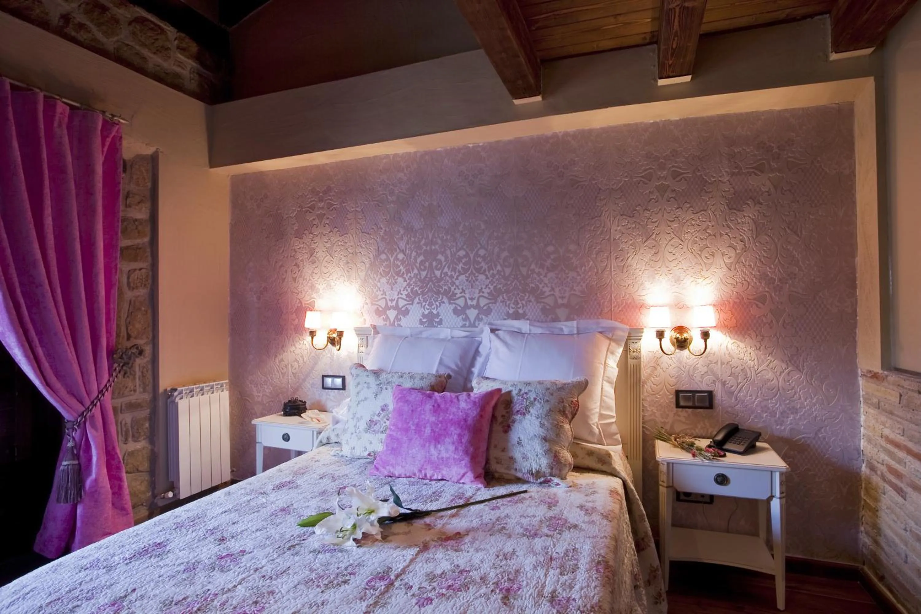 Bedroom, Bed in Hotel Boutique Real Posada De Liena con jacuzzi y Restaurante Liena