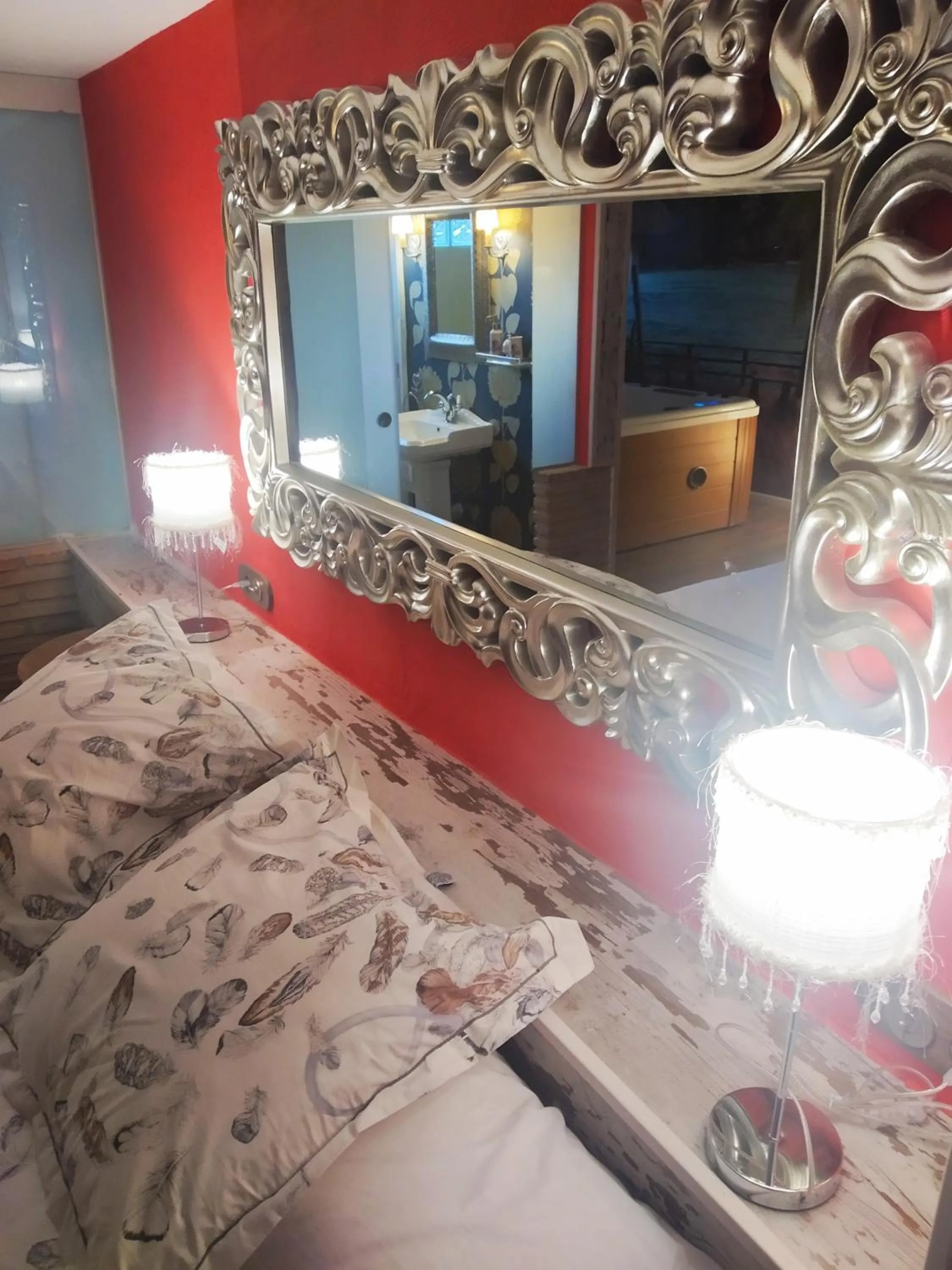 Bed in Hotel Boutique Real Posada De Liena con jacuzzi y Restaurante Liena