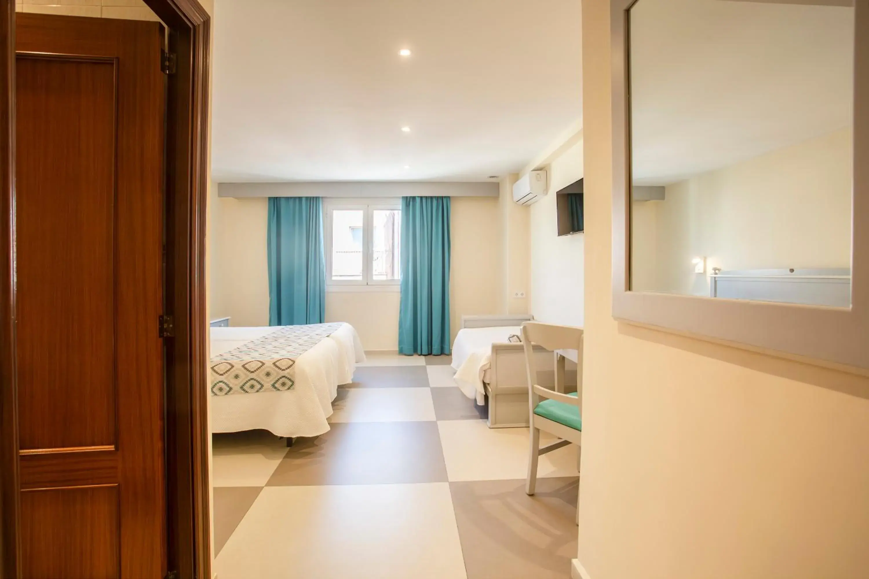 Triple Room in Hotel Playa Sol Triple Room in Hotel Playa Sol