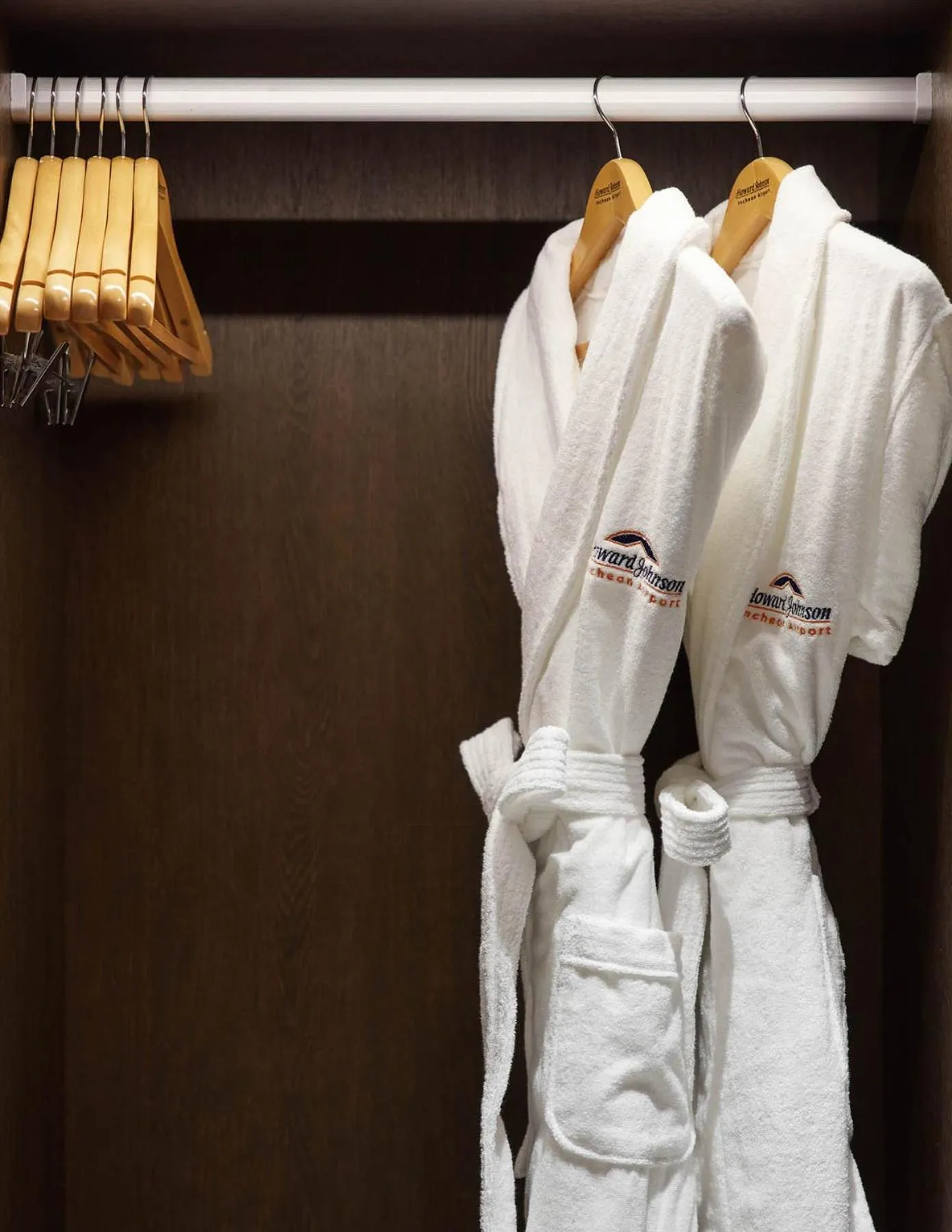wardrobe in Howard Johnson by Wyndham Incheon Airport