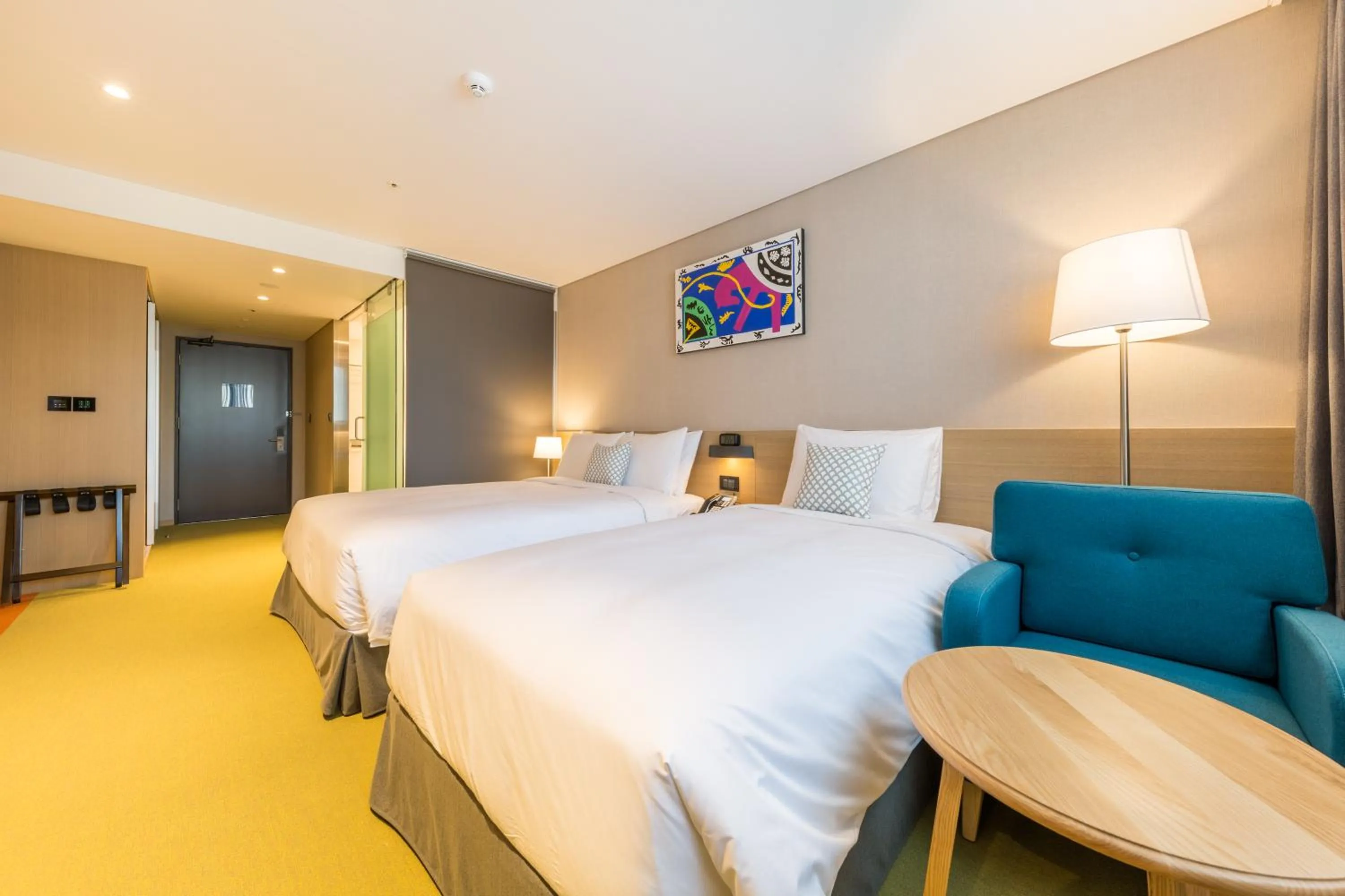Shower, Bed in Howard Johnson by Wyndham Incheon Airport