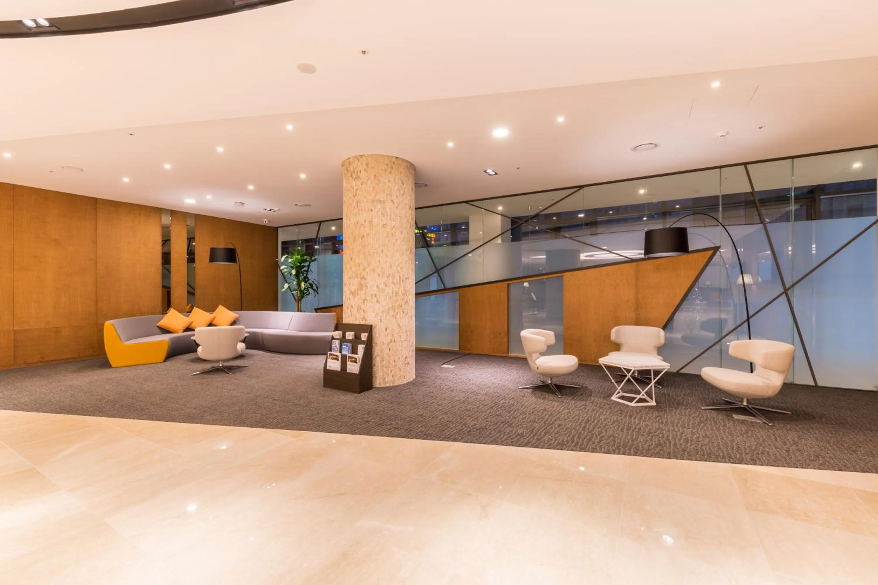 Lobby or reception in Howard Johnson by Wyndham Incheon Airport