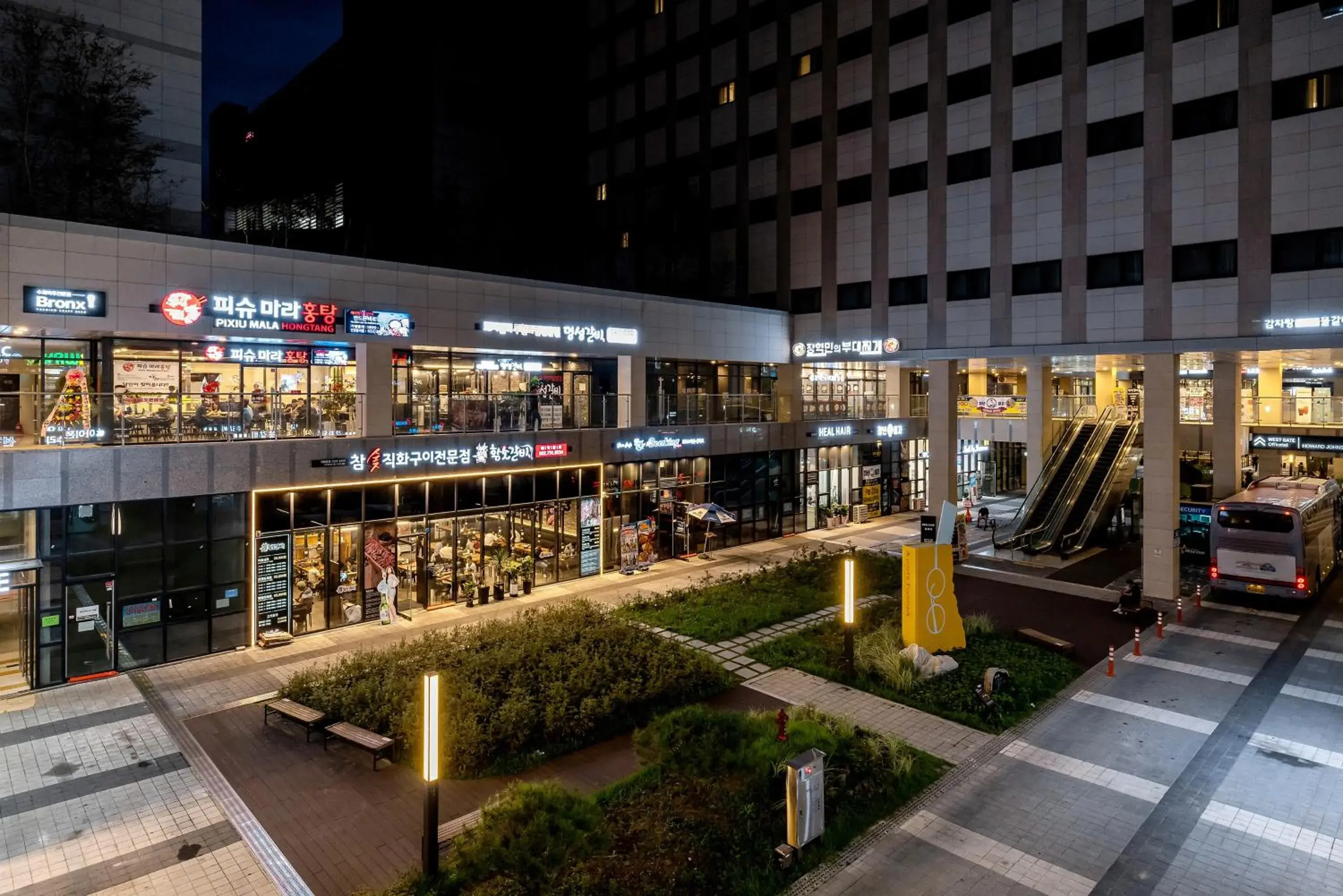 Property building in Howard Johnson by Wyndham Incheon Airport Property building in Howard Johnson by Wyndham Incheon Airport