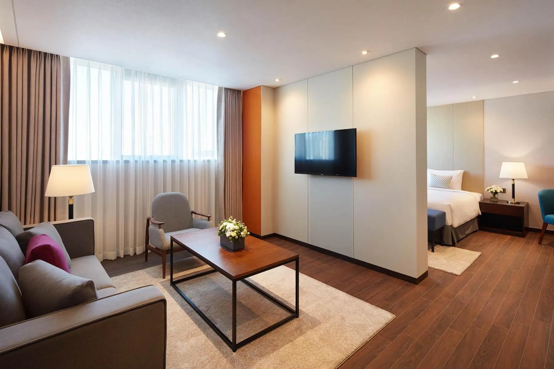 Seating area, Bed in Howard Johnson by Wyndham Incheon Airport