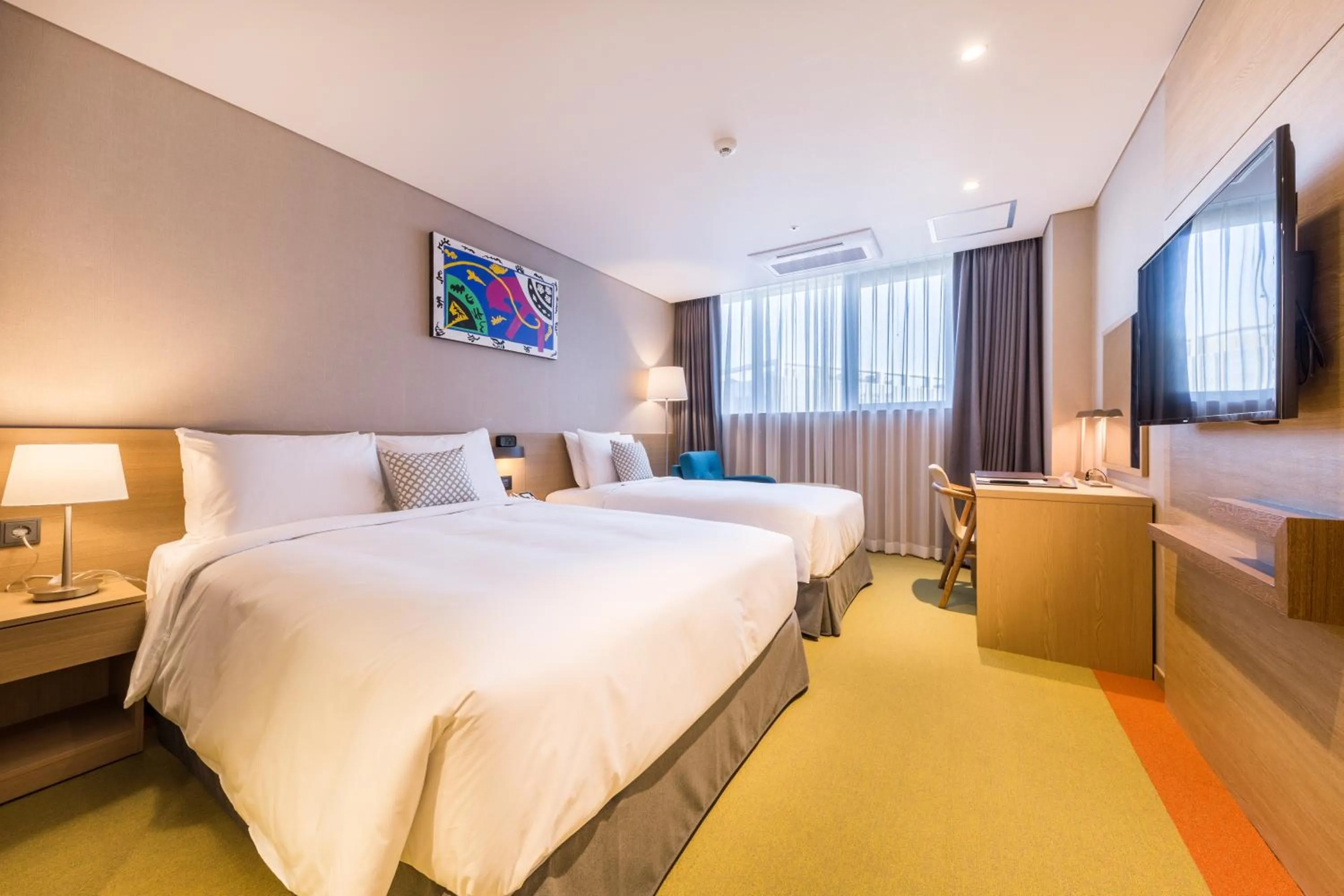 Shower, Bed in Howard Johnson by Wyndham Incheon Airport