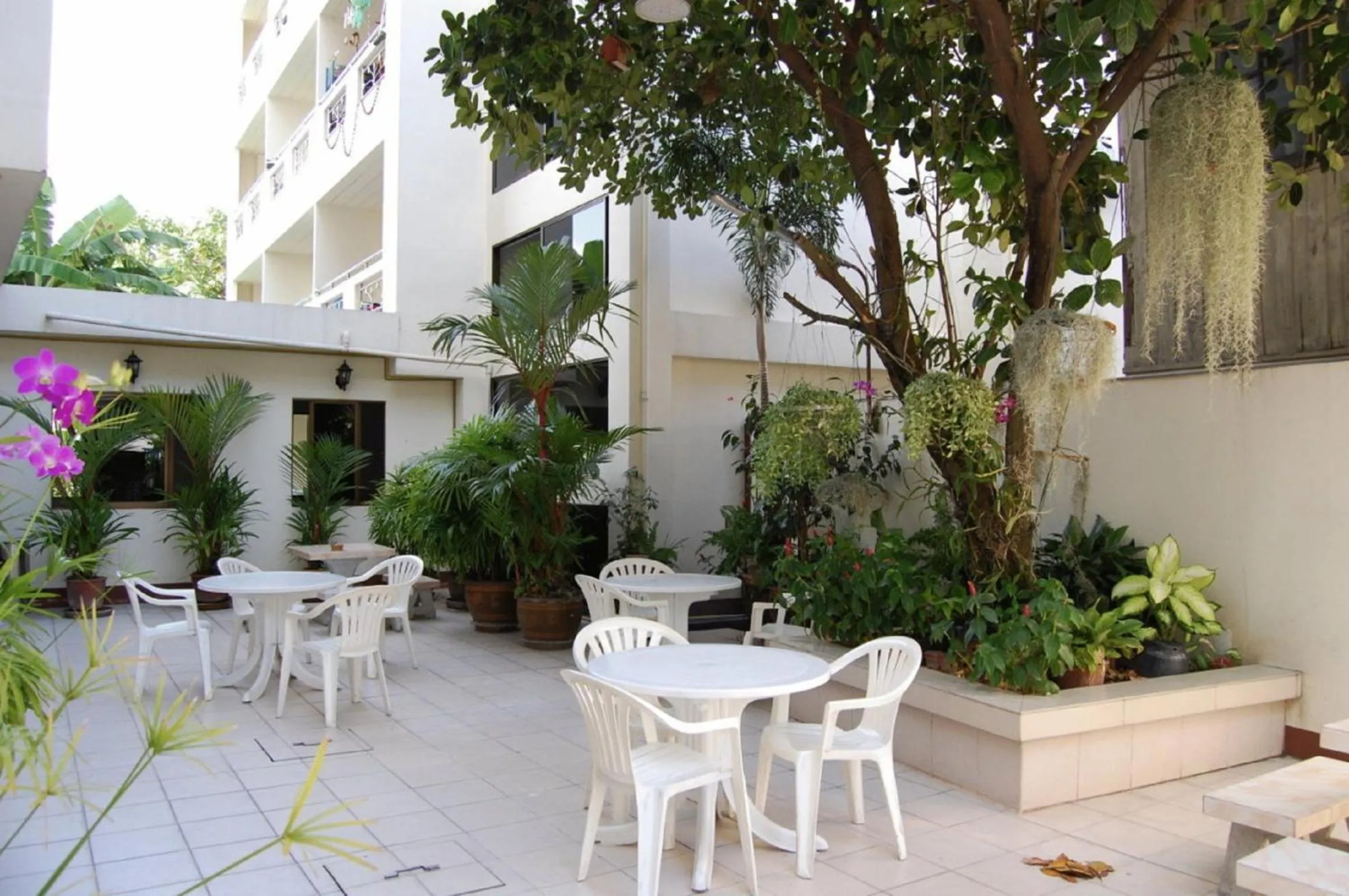 Veerachai Court