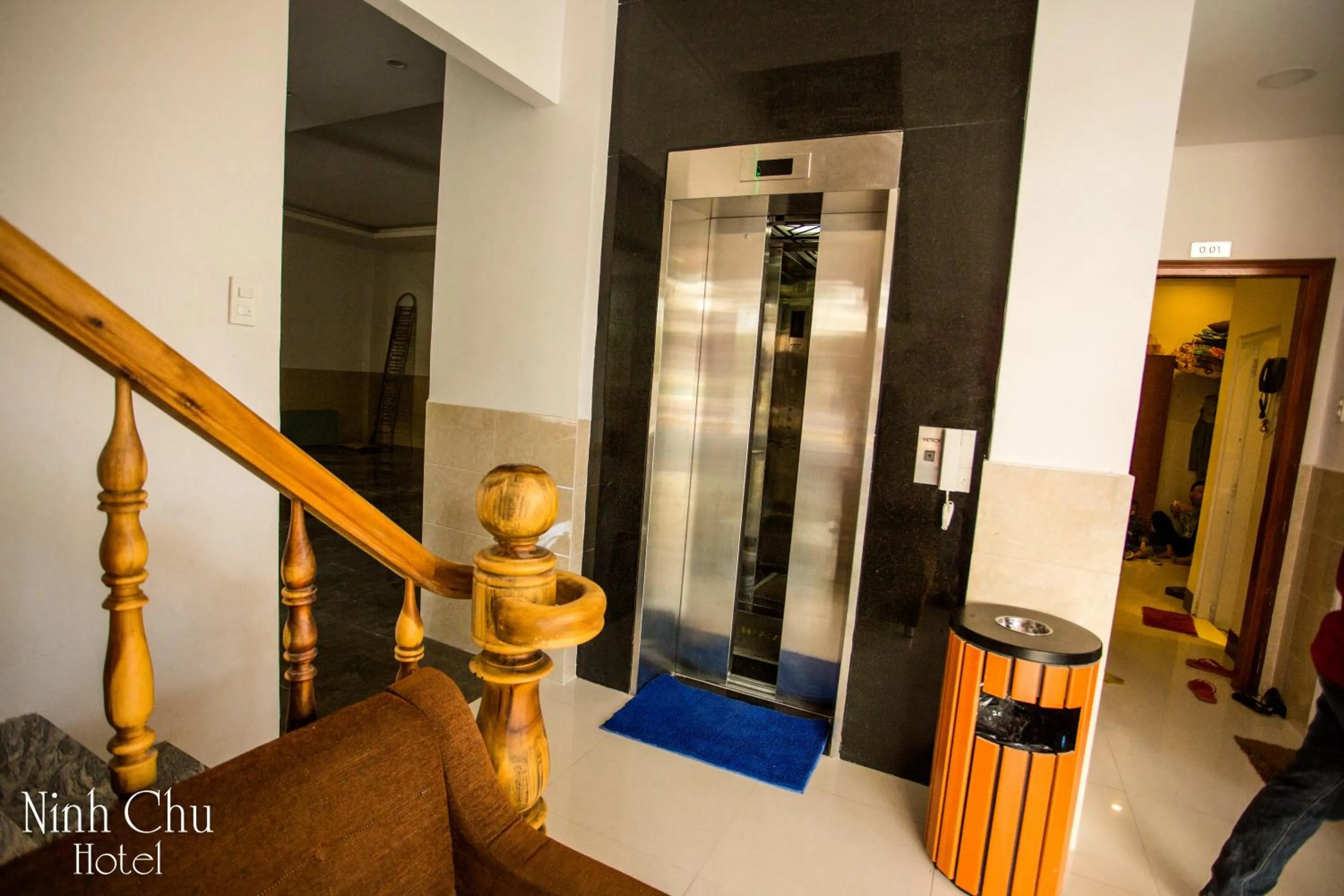 elevator in Khách Sạn Ninh Chữ