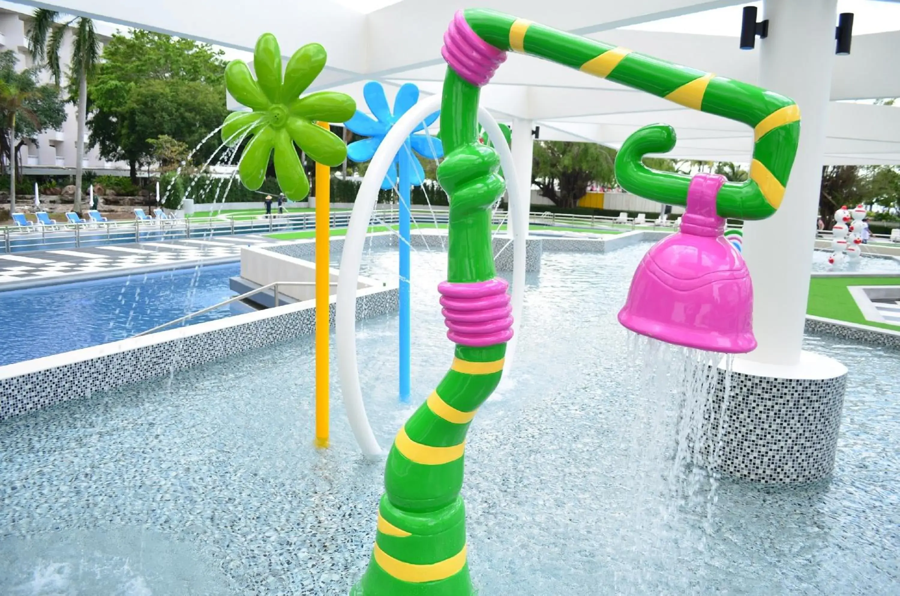 Swimming pool, Water Park in Ambassador City Jomtien Pattaya - Inn Wing