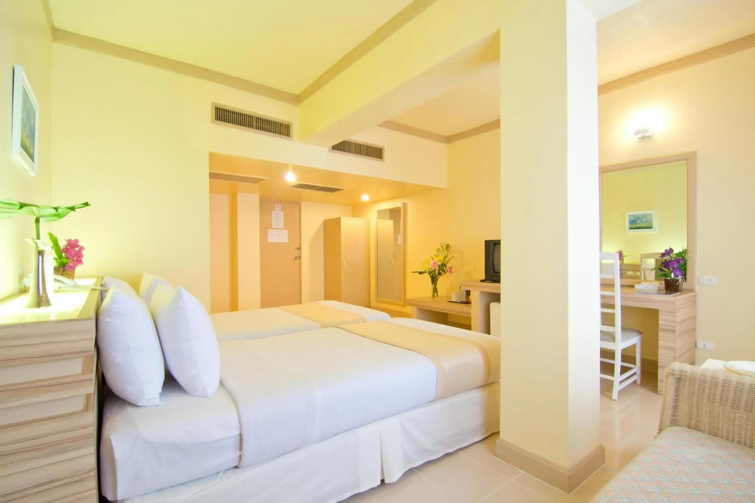 Bed in Ambassador City Jomtien Pattaya - Inn Wing