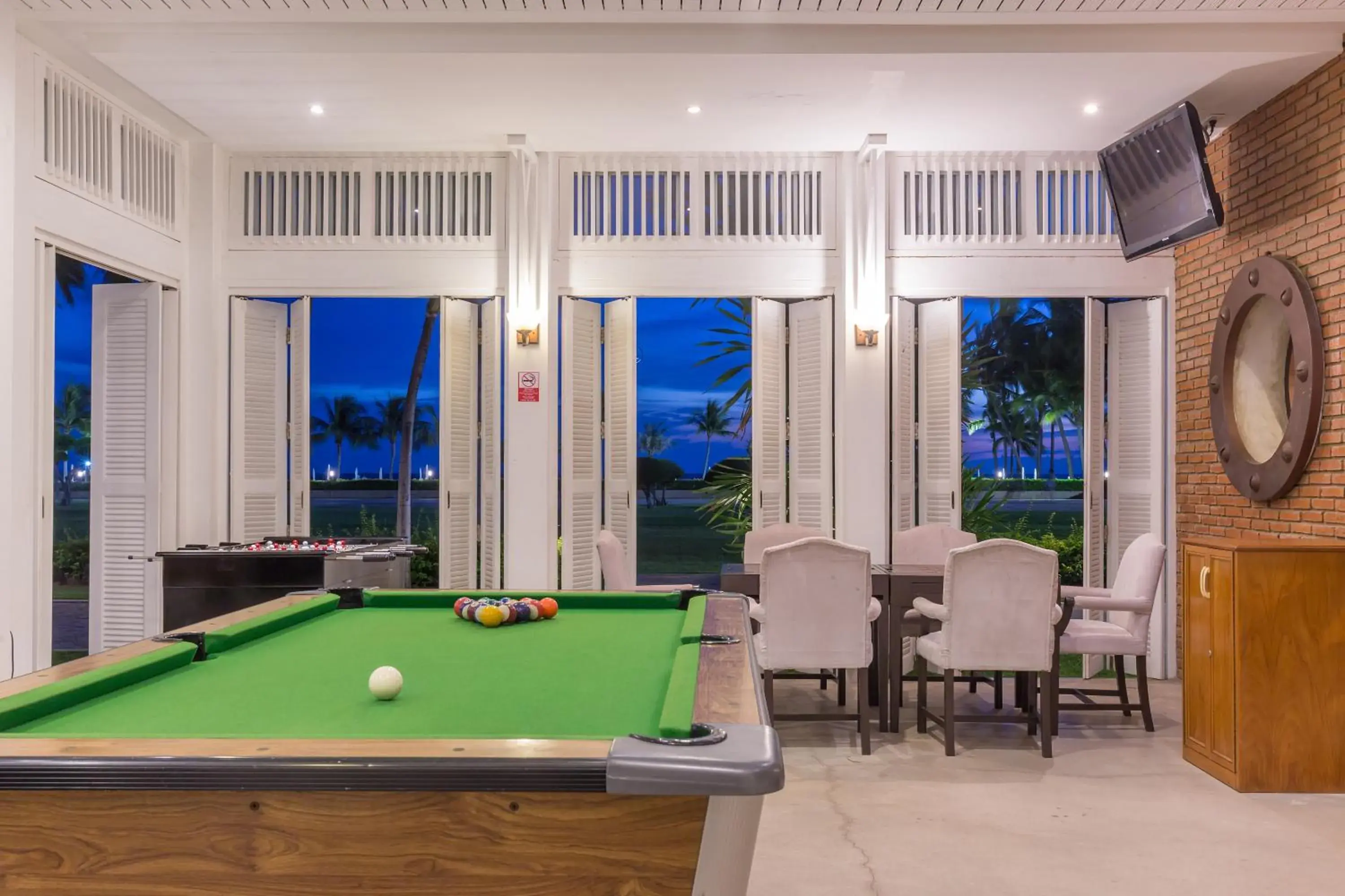 Restaurant/places to eat, Billiards in Ambassador City Jomtien Pattaya - Inn Wing
