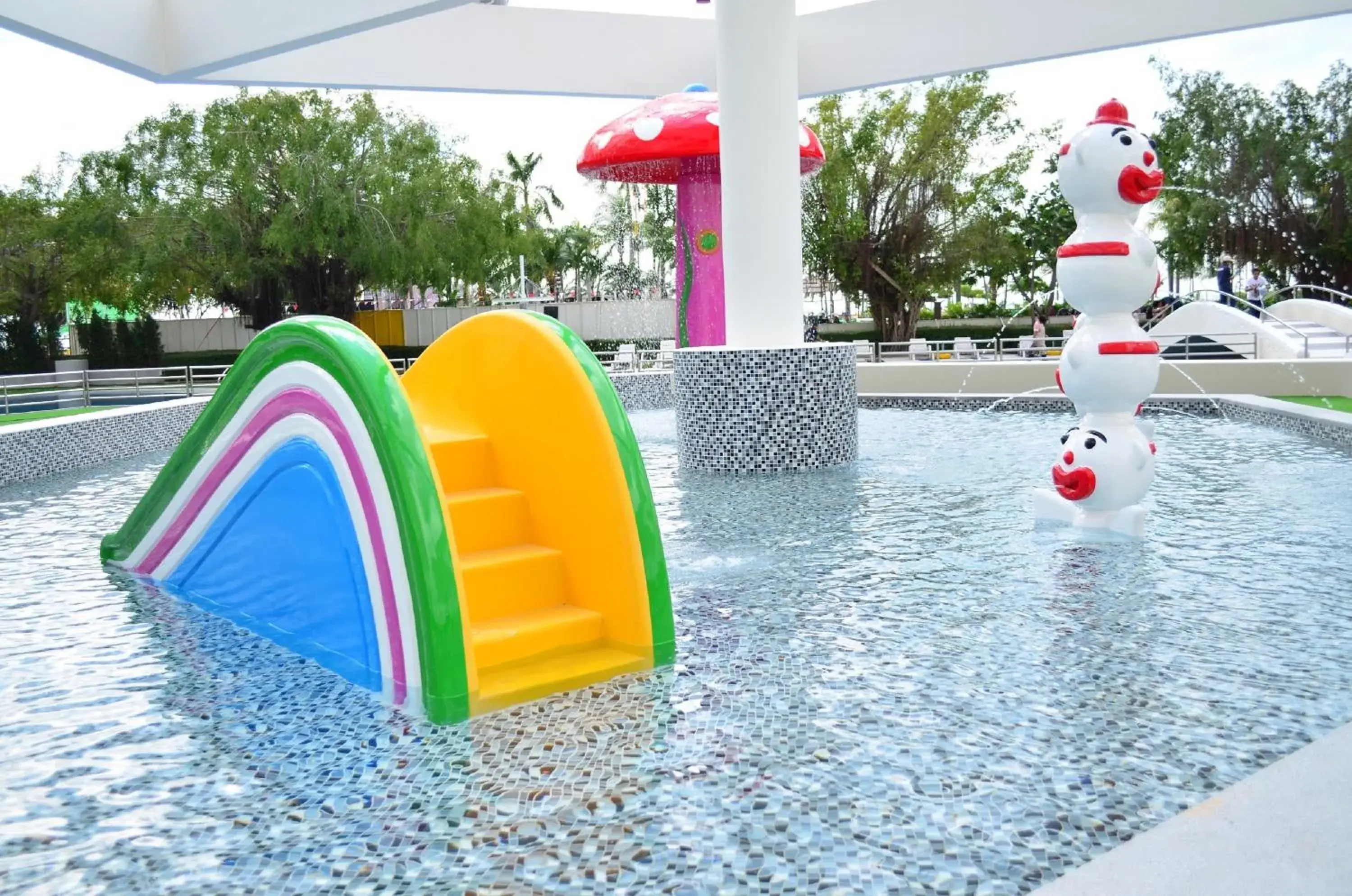 Swimming pool, Children's Play Area in Ambassador City Jomtien Pattaya - Inn Wing