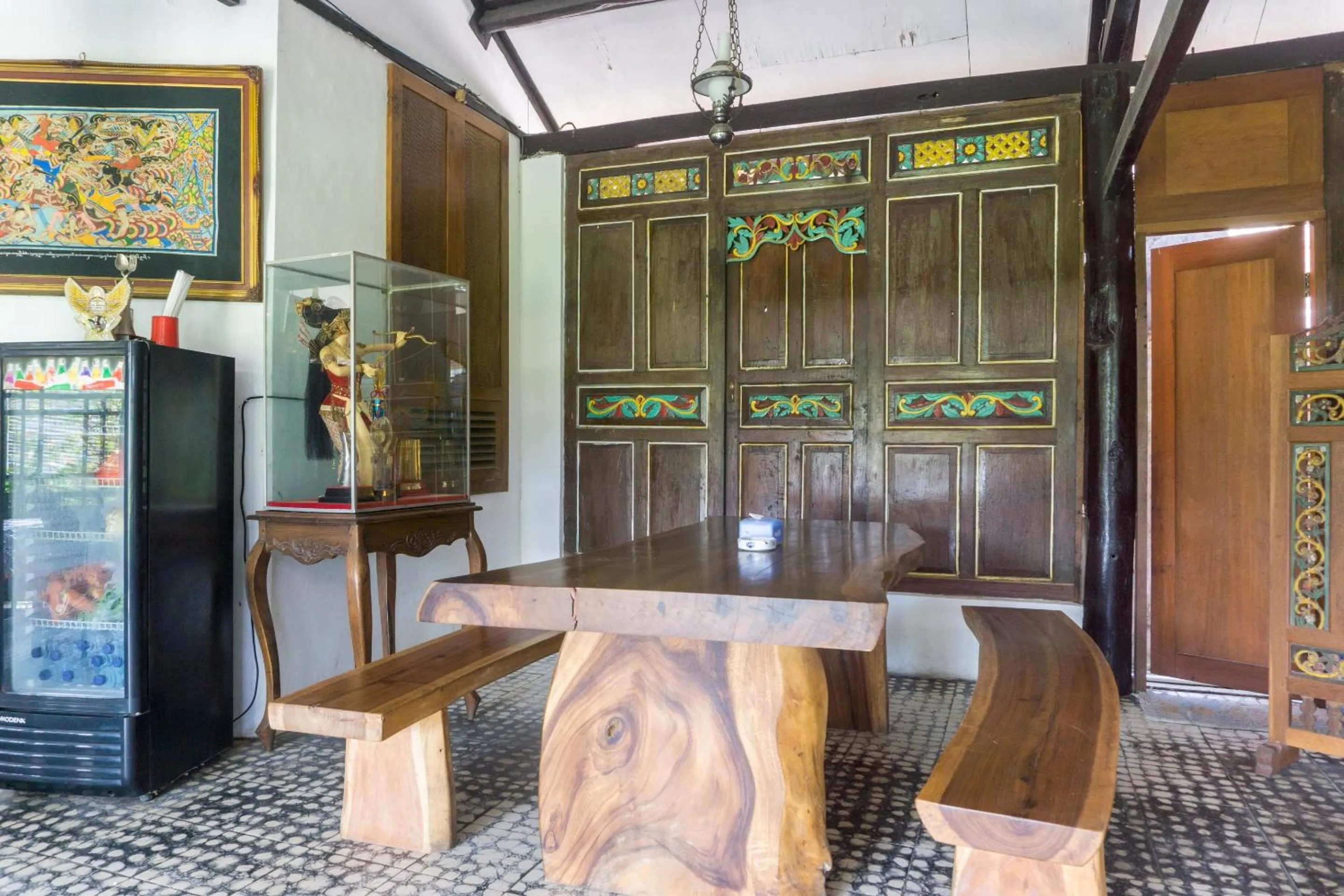 Restaurant/places to eat in Hotel O Srikandi Hotel