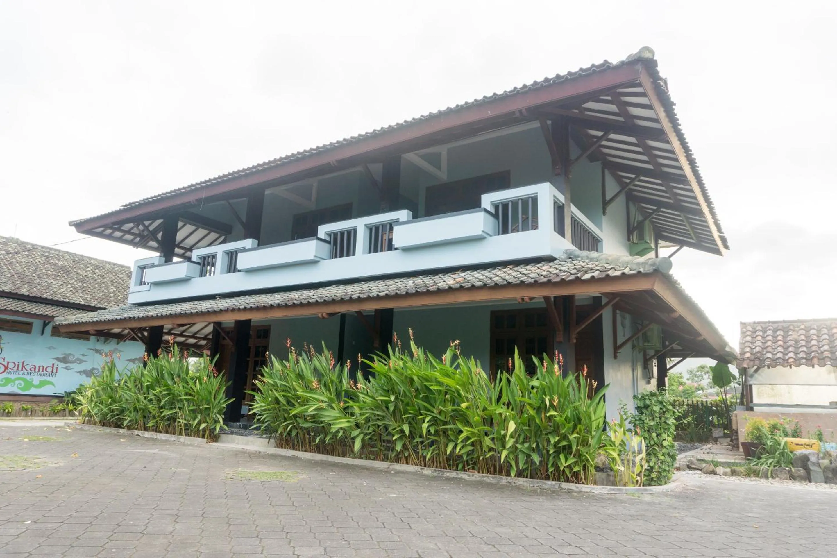 Facade/entrance in Hotel O Srikandi Hotel