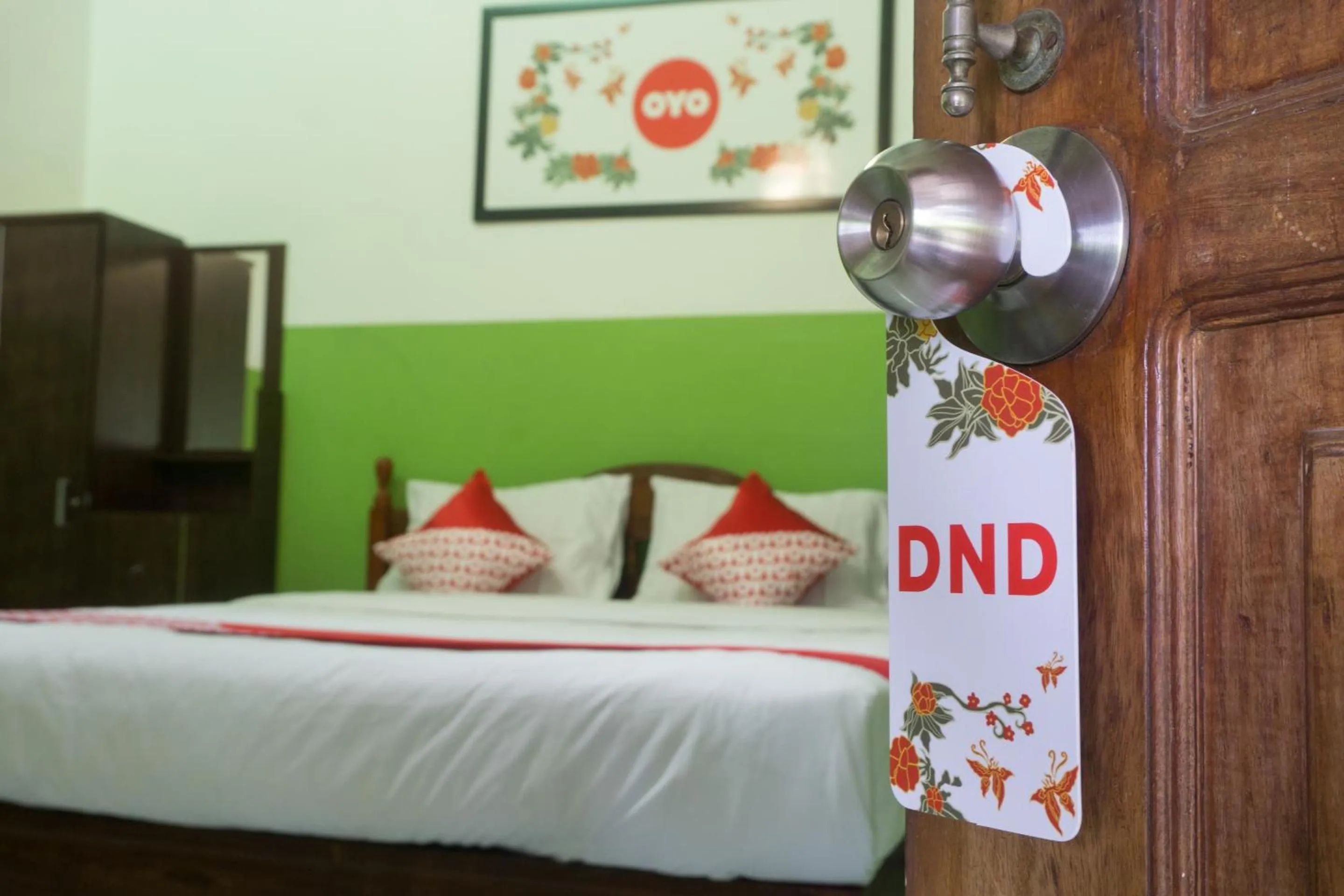 Bedroom, Bed in Hotel O Srikandi Hotel