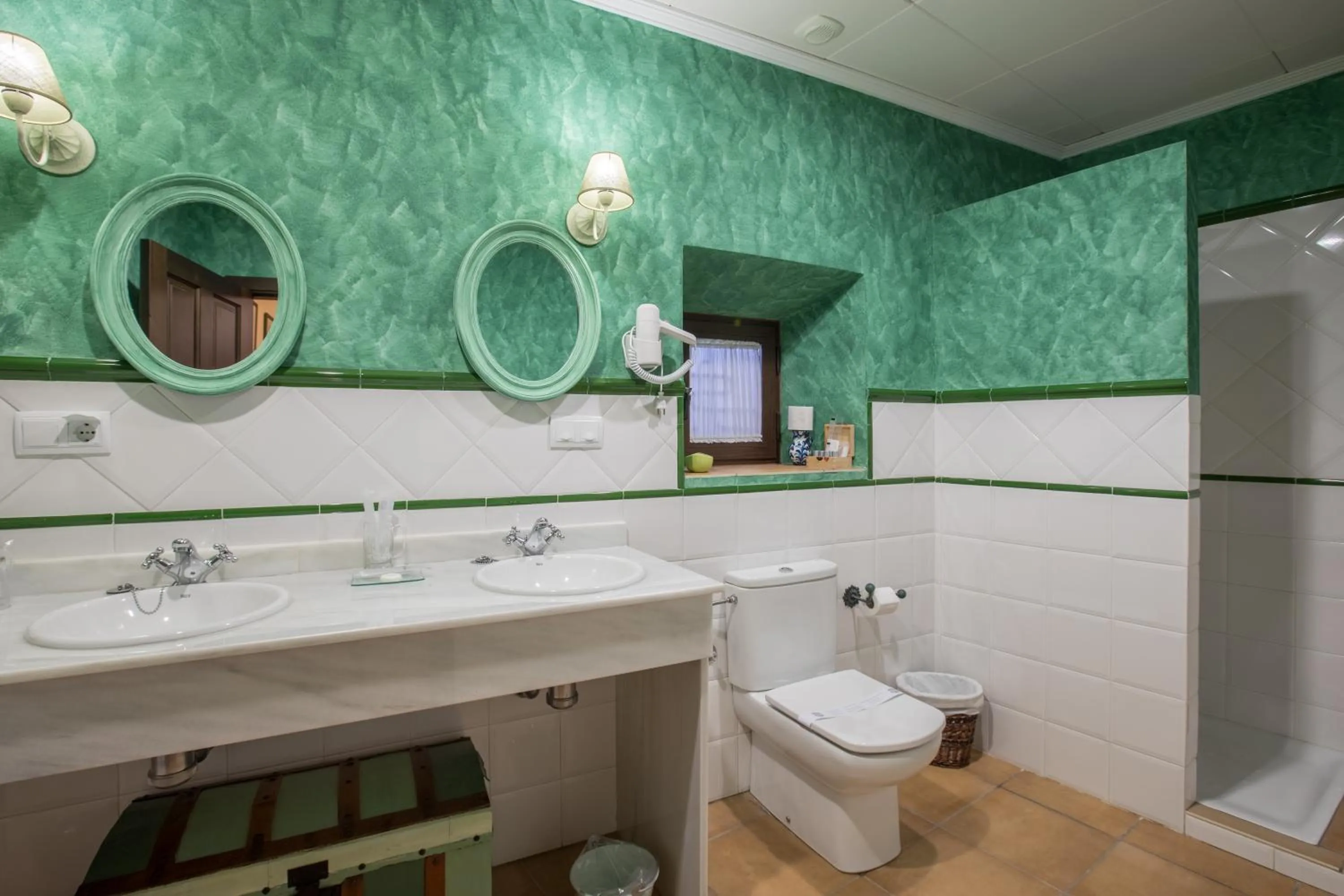 Shower in La Posada Del Infante