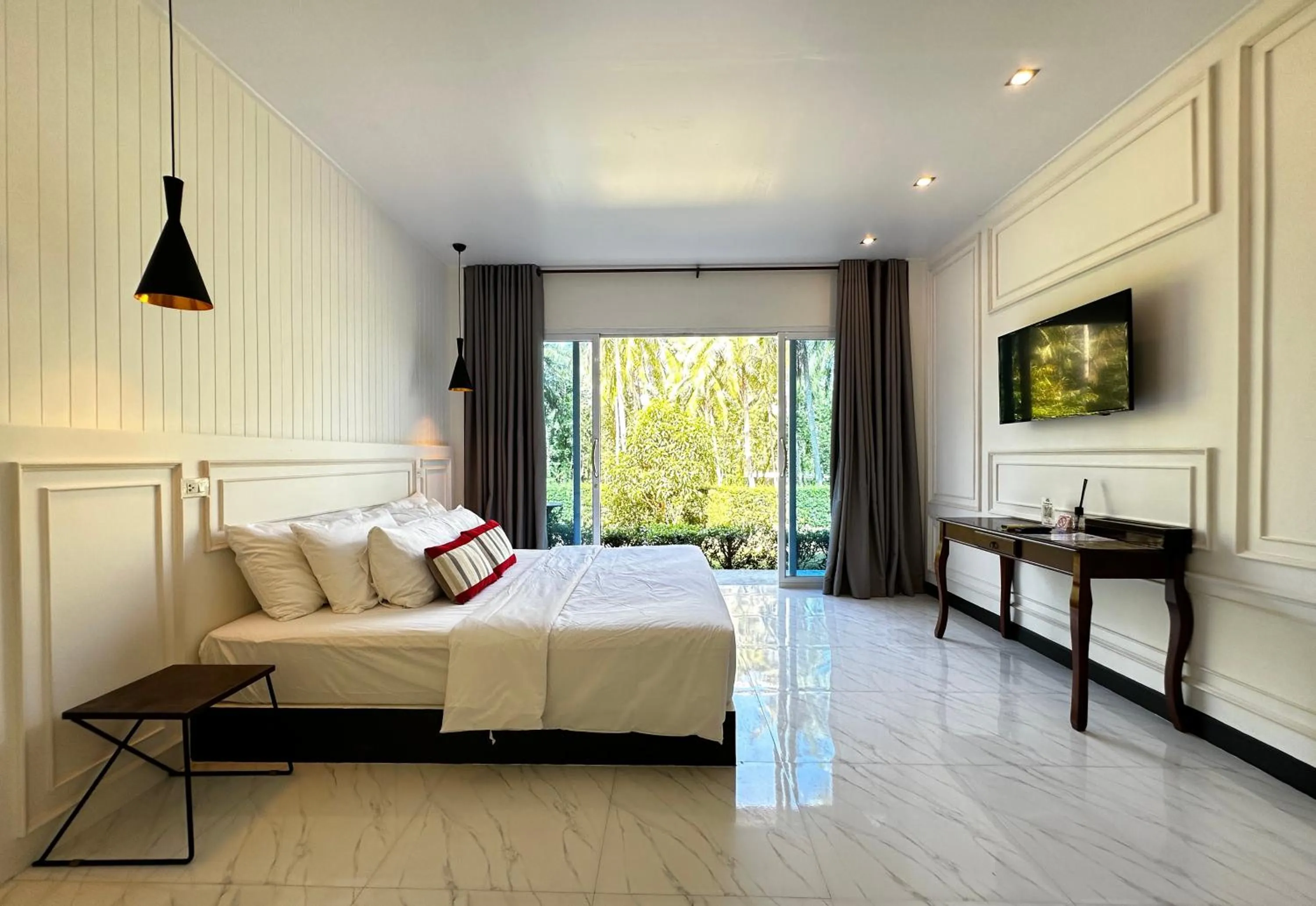 Photo of the whole room, Bed in Koh Kood BED's