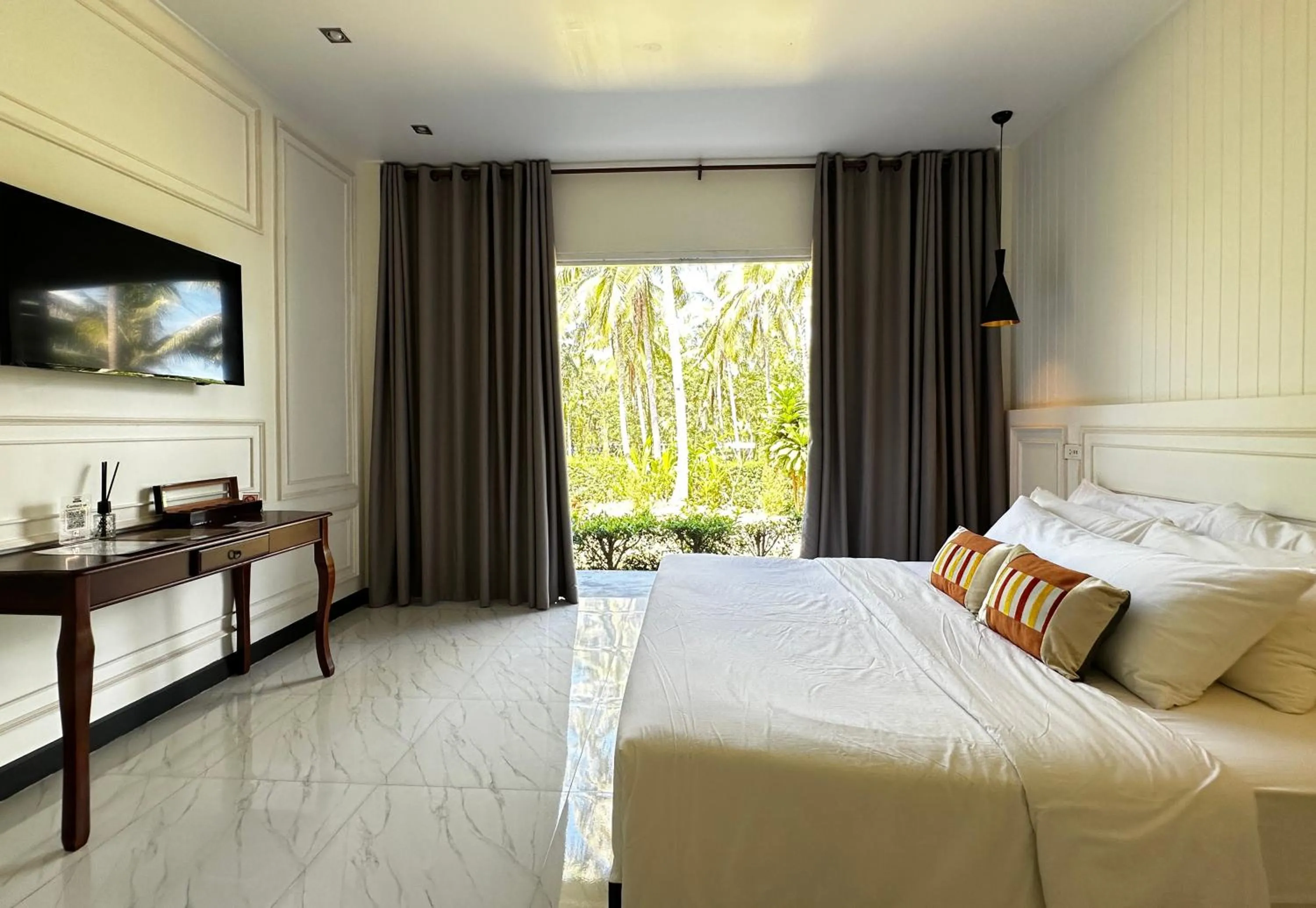 Photo of the whole room, Bed in Koh Kood BED's