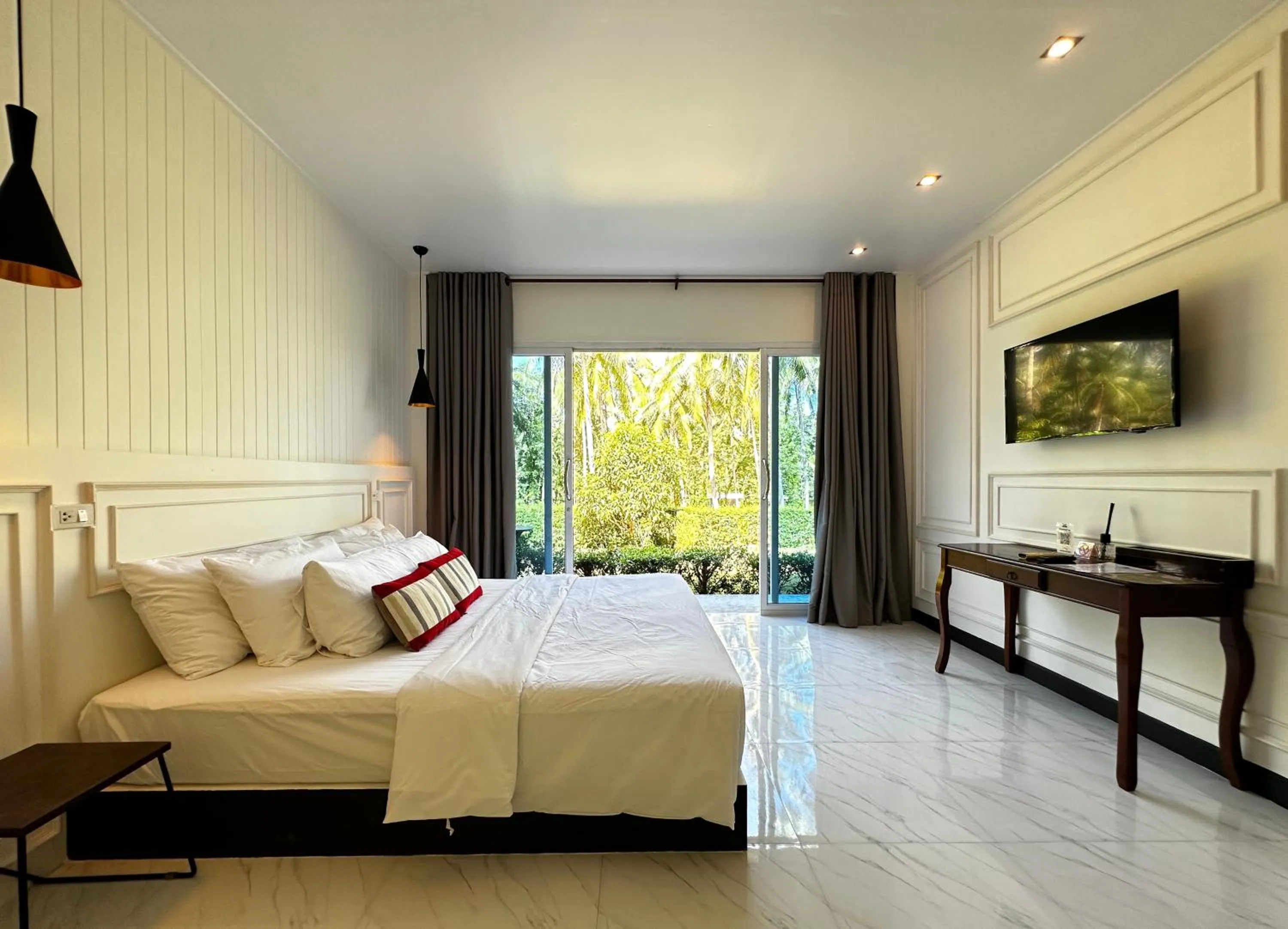 Photo of the whole room, Bed in Koh Kood BED's