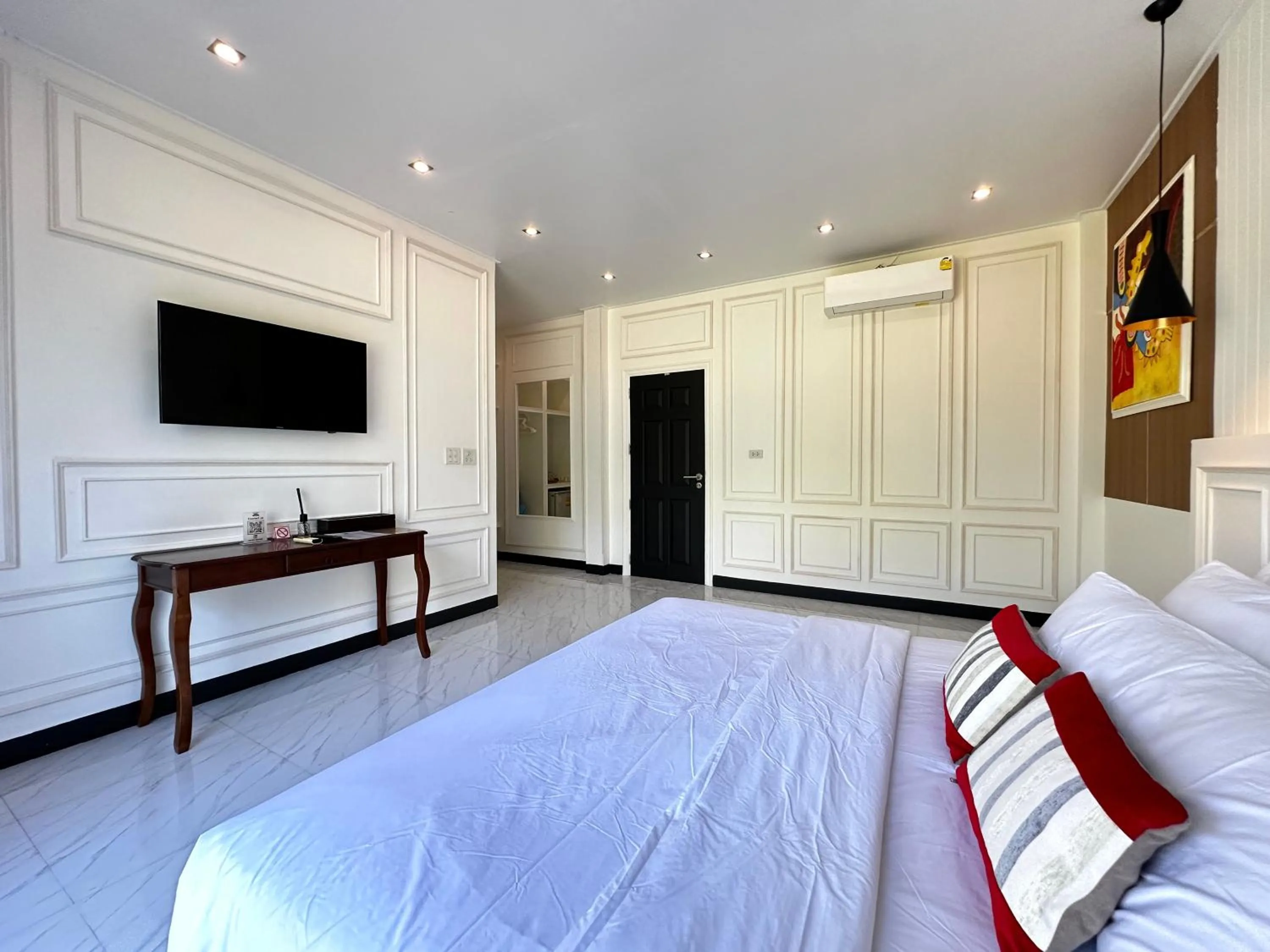 Photo of the whole room, Bed in Koh Kood BED's