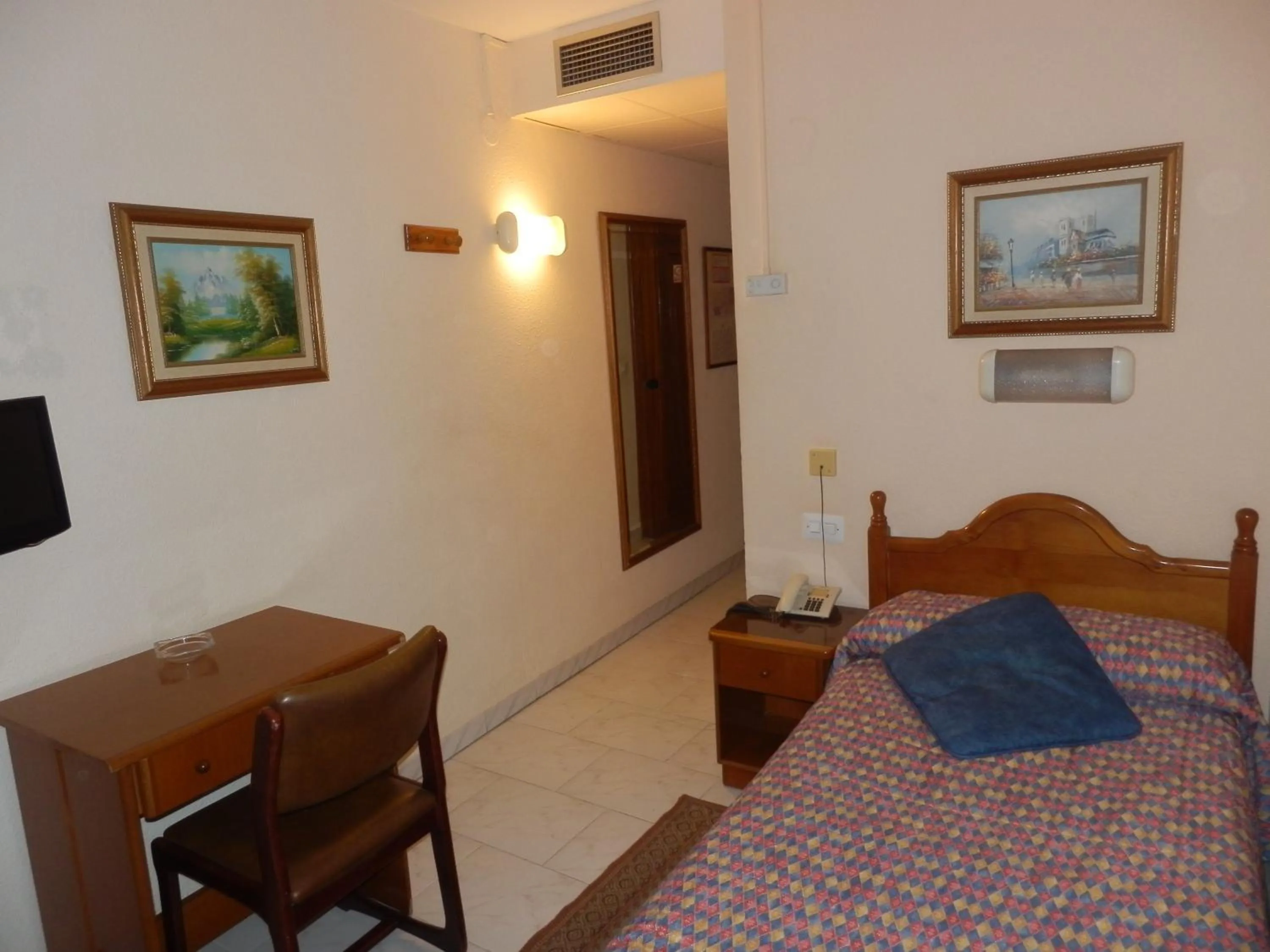 Photo of the whole room, Bed in Hotel Restaurante Salvadora