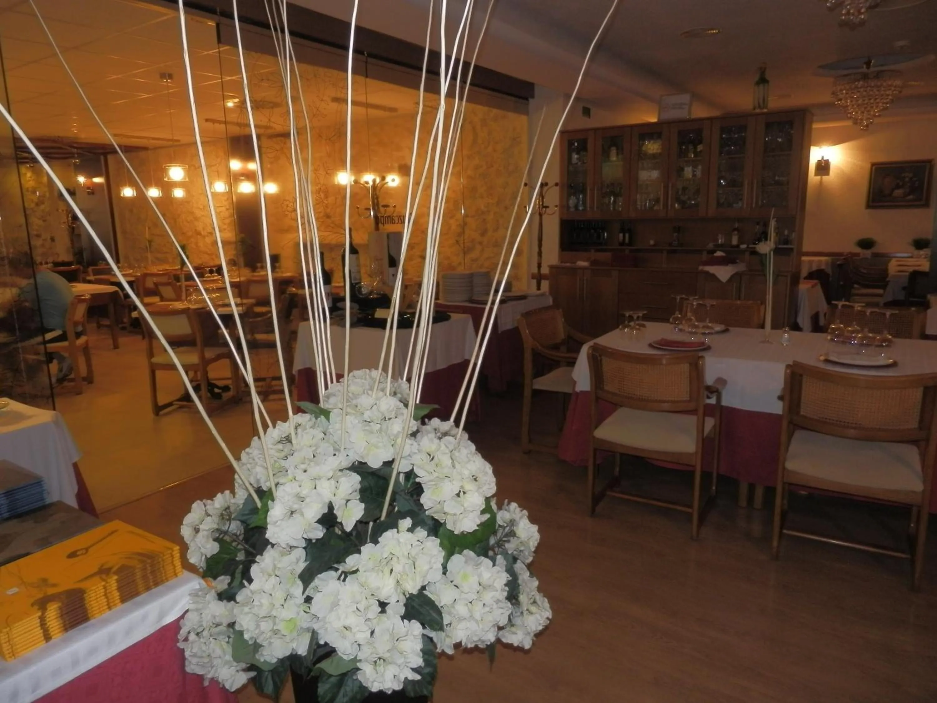 Restaurant/places to eat in Hotel Restaurante Salvadora