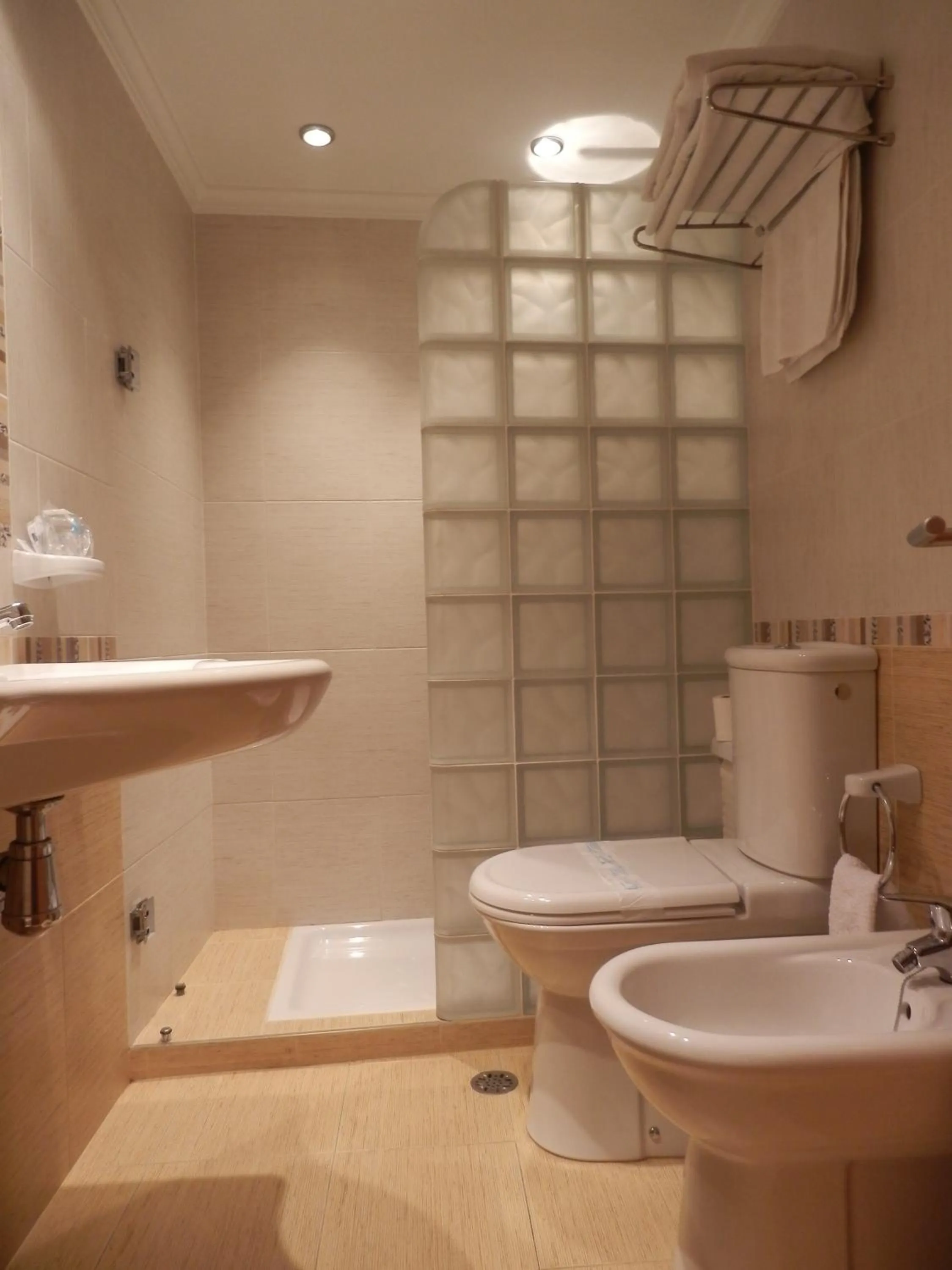 Bathroom in Hotel Restaurante Salvadora