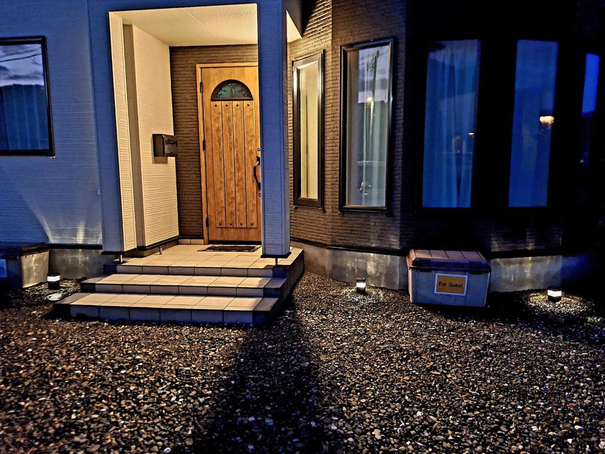 Facade/entrance, Bed in Jadan House
