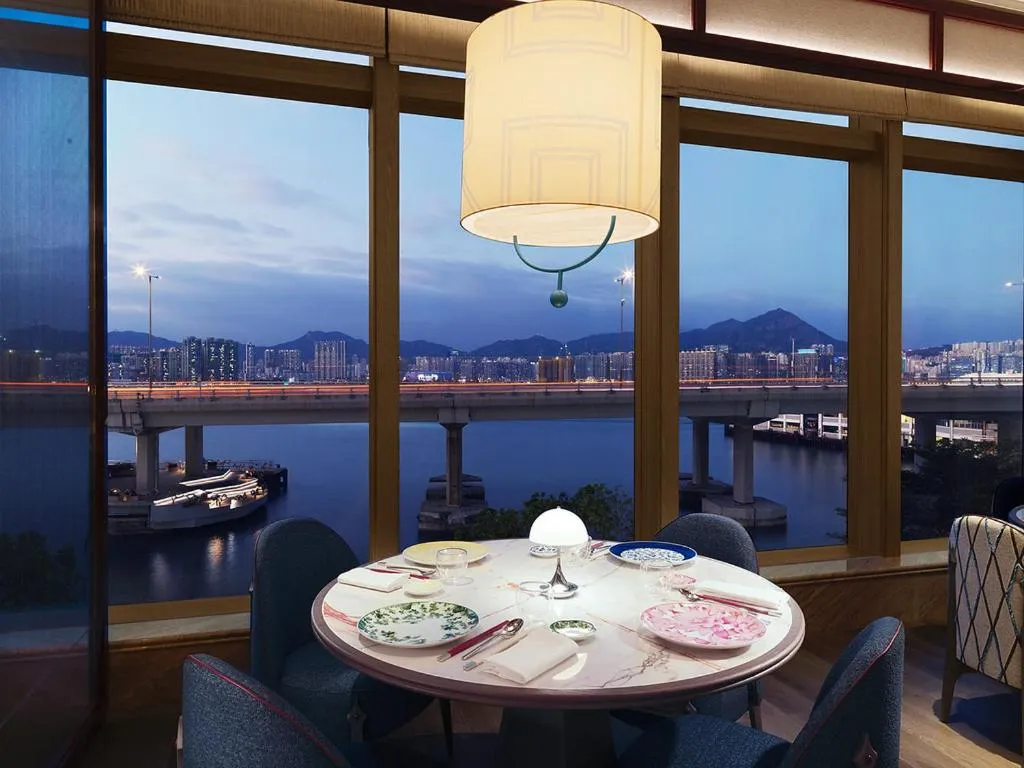 Restaurant/places to eat in Hyatt Centric Victoria Harbour