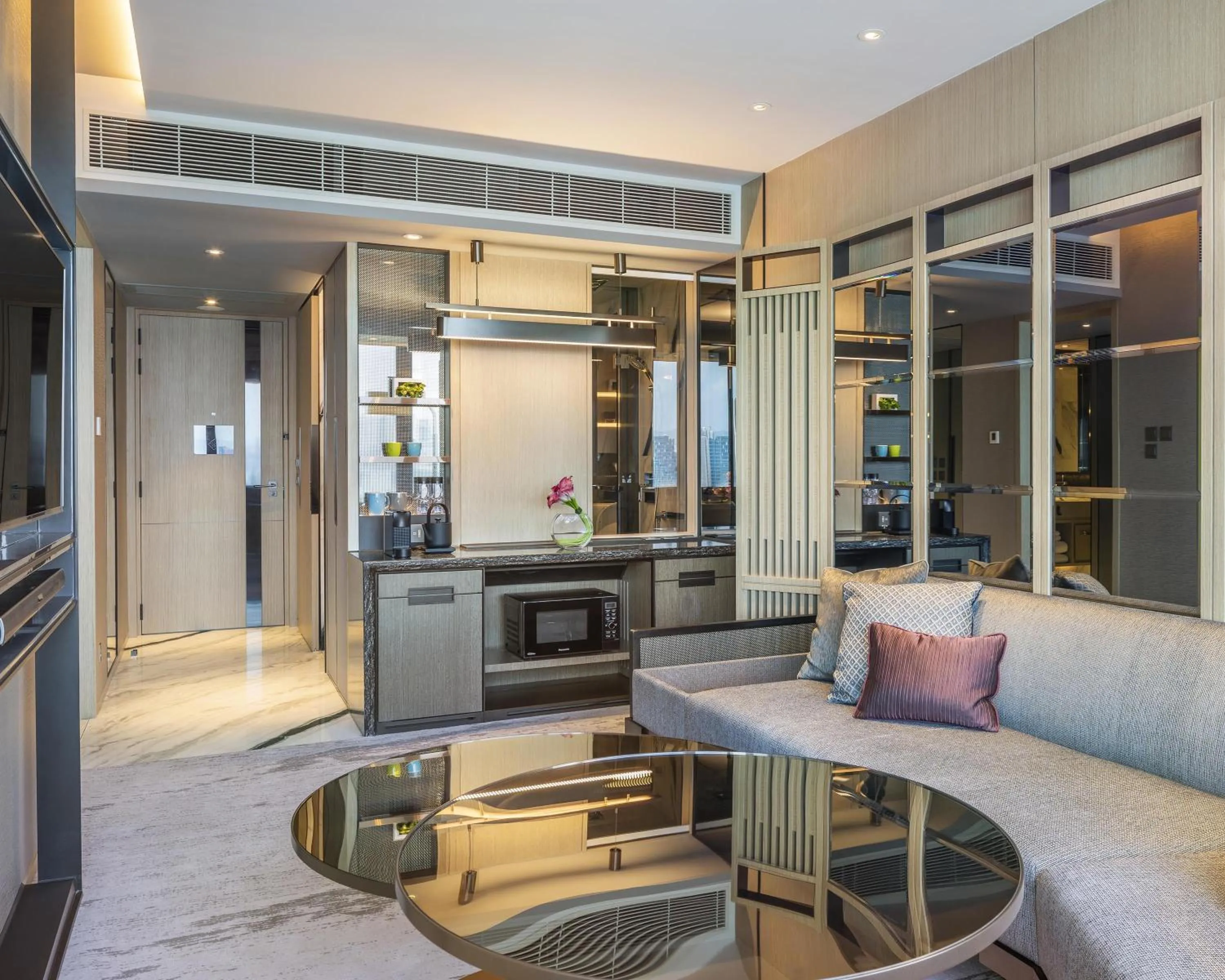 Photo of the whole room in Hyatt Centric Victoria Harbour