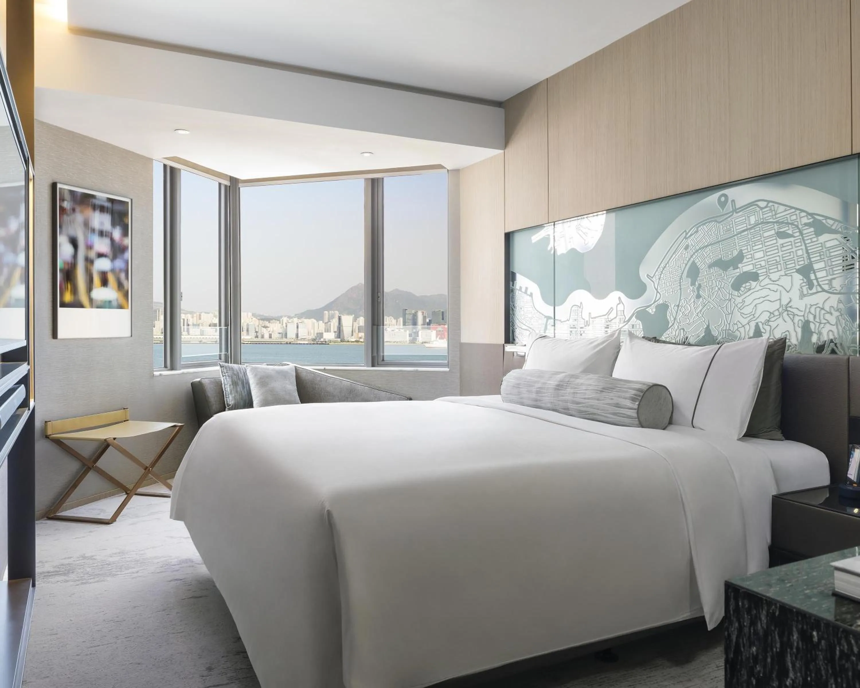 Bedroom, Bed in Hyatt Centric Victoria Harbour