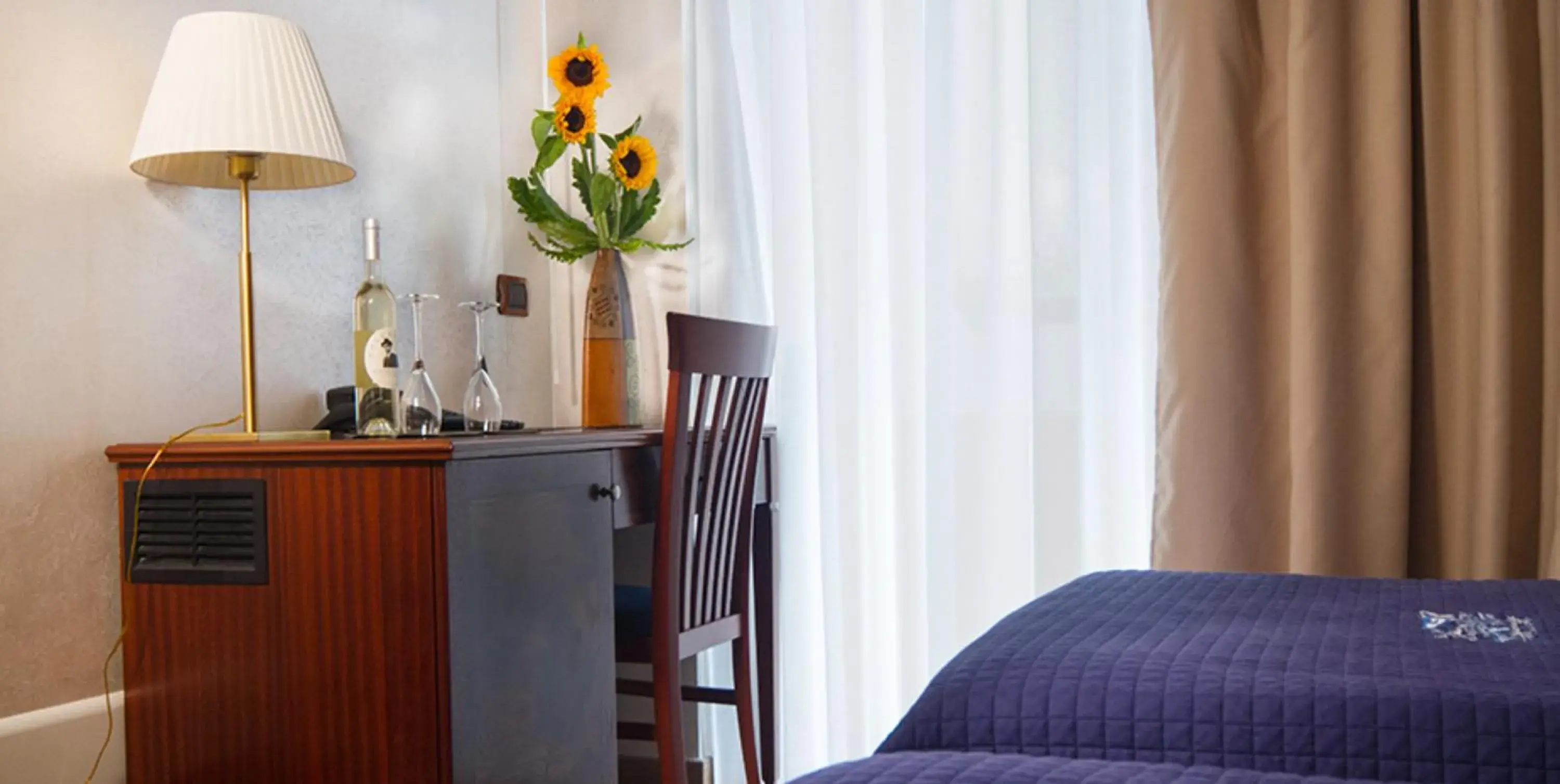 Classic Twin Room - single occupancy in Hotel Flora Classic Twin Room - single occupancy in Hotel Flora