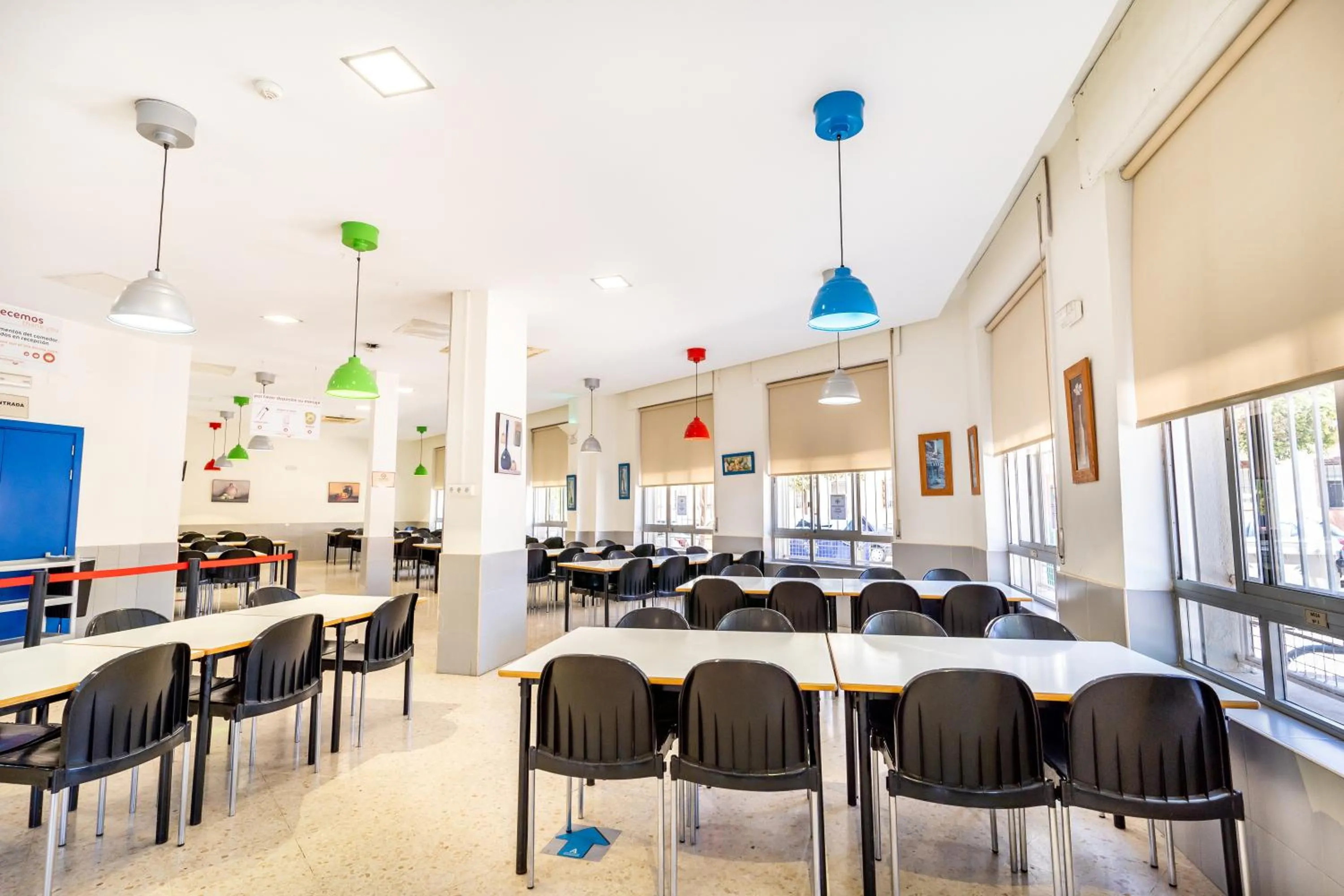 Dining area in Albergue Inturjoven Malaga