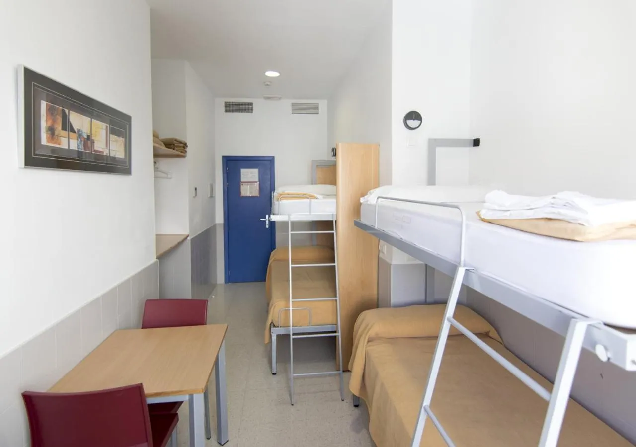 Photo of the whole room, Bed in Albergue Inturjoven Malaga