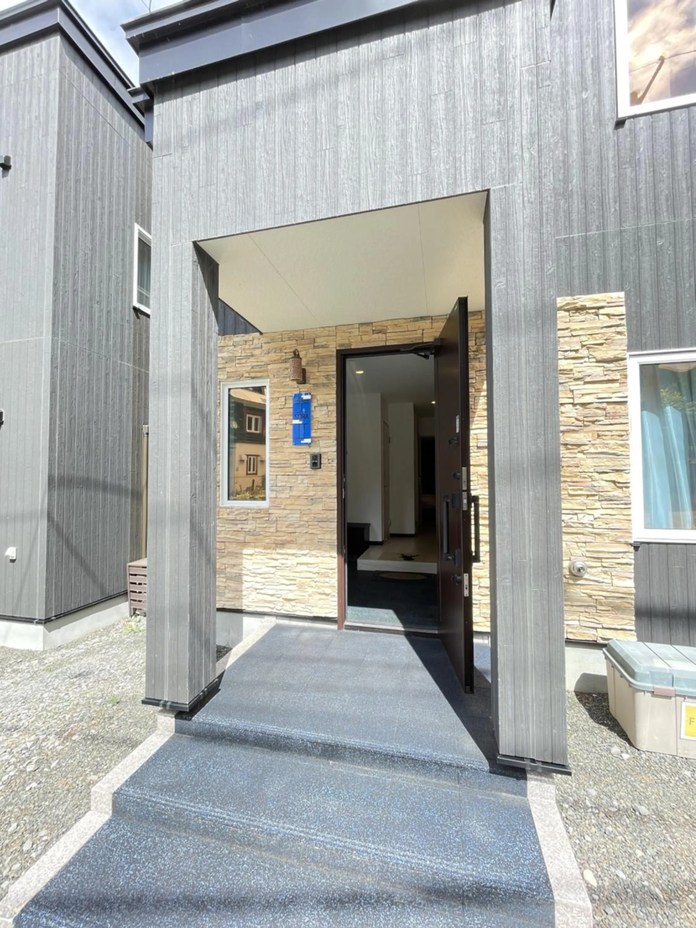 Facade/entrance in SORA 2