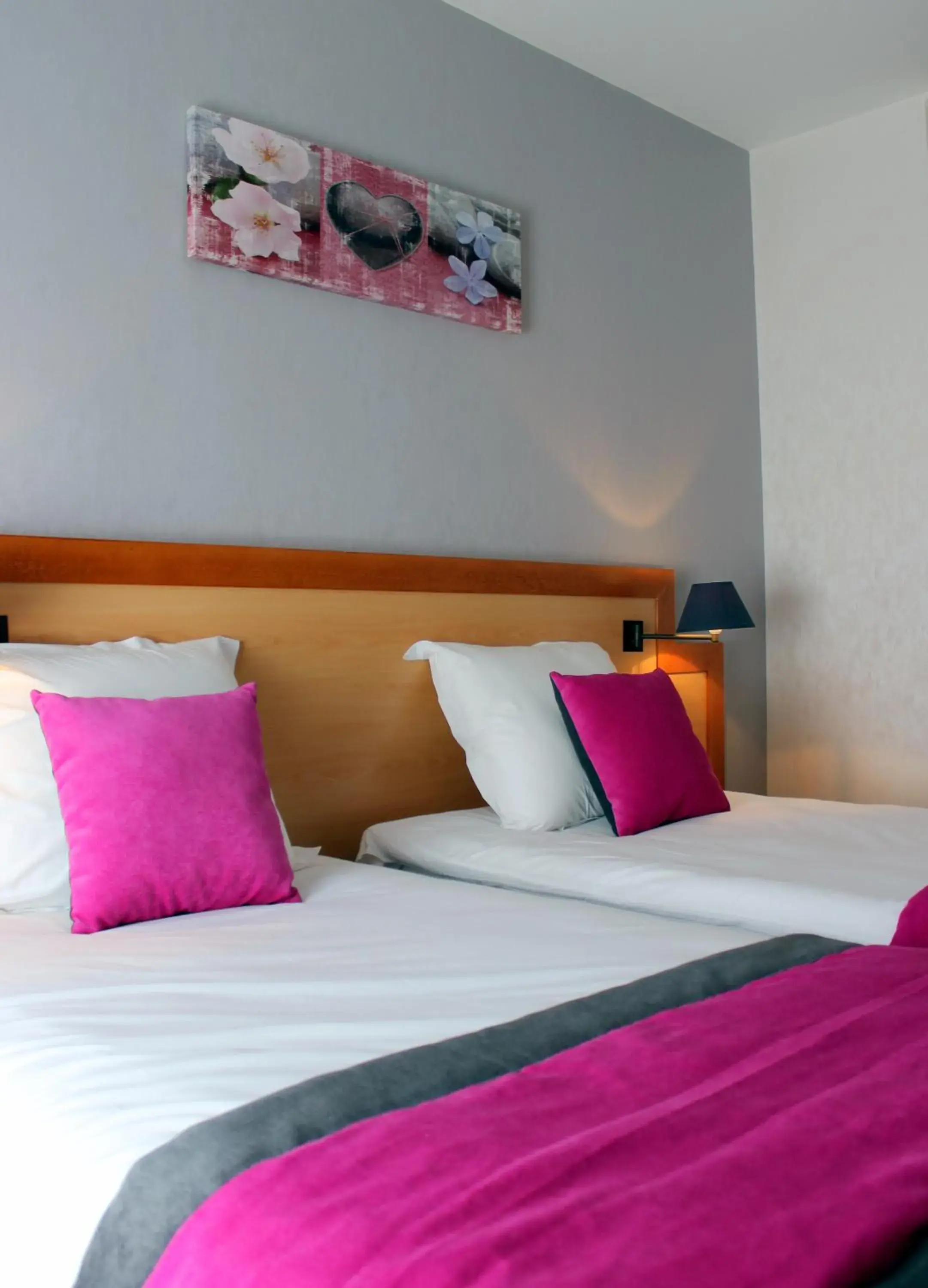 Decorative detail, Bed in Hotel du Chemin Vert Decorative detail, Bed in Hotel du Chemin Vert