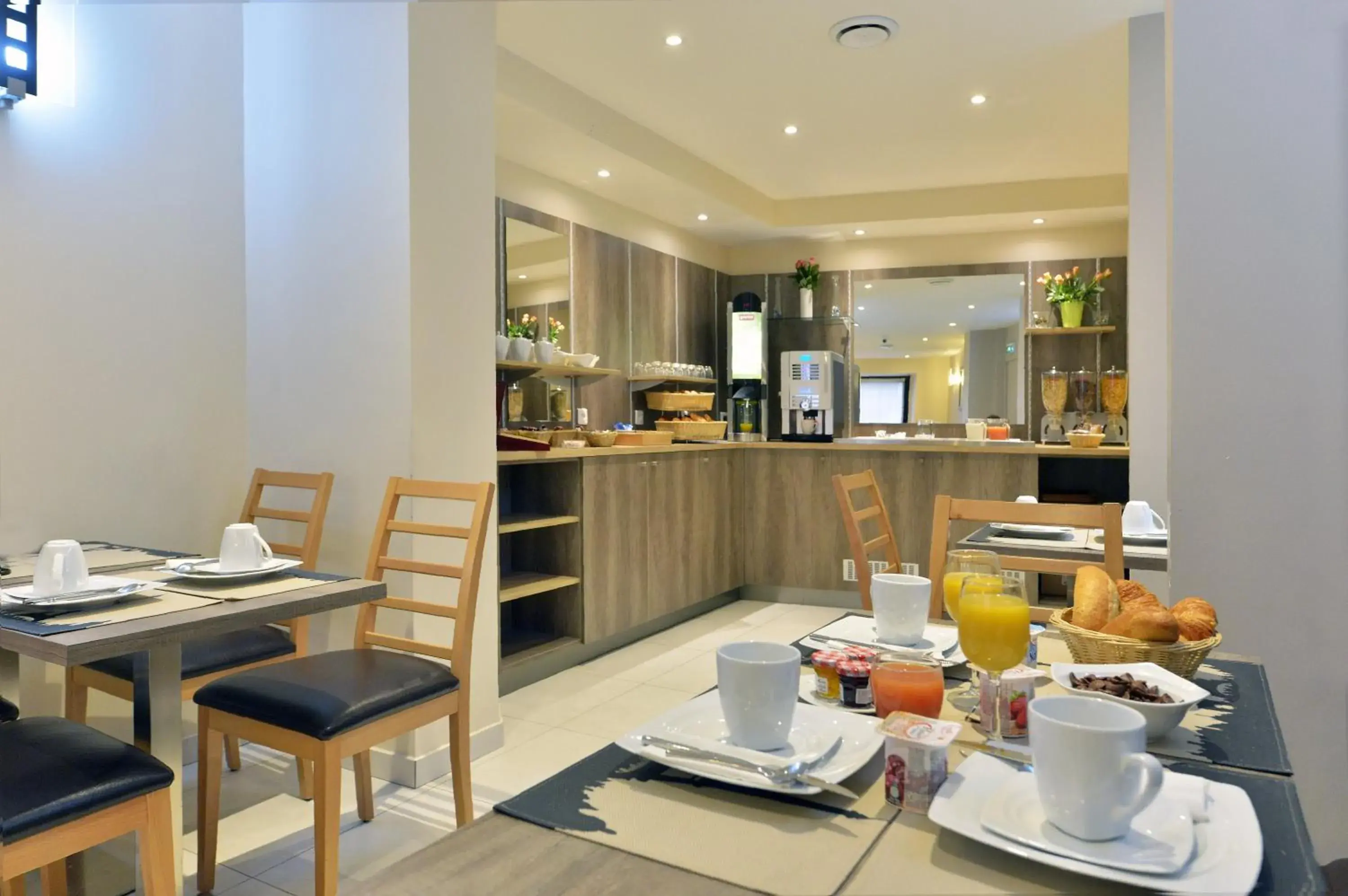 Restaurant/places to eat in Hotel du Chemin Vert Restaurant/places to eat in Hotel du Chemin Vert