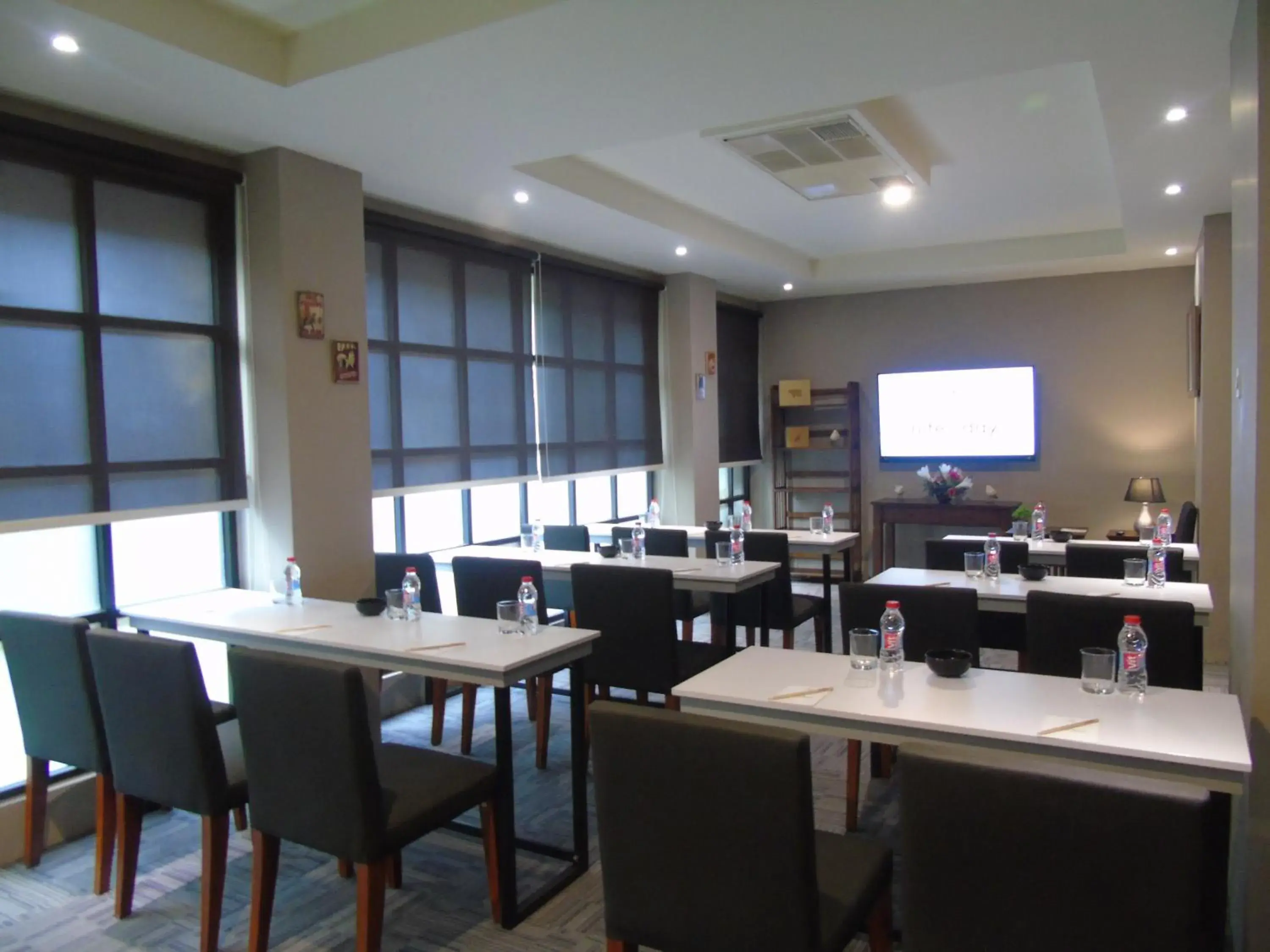 Nite & Day Surabaya - Kedungdoro Nite & Day Surabaya - Kedungdoro