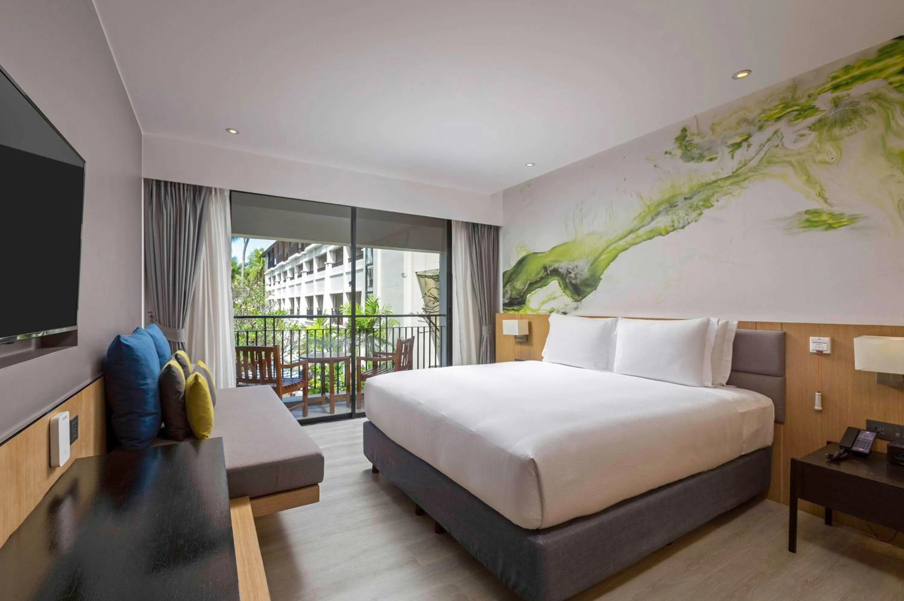 Bed in DoubleTree by Hilton Phuket Banthai Resort