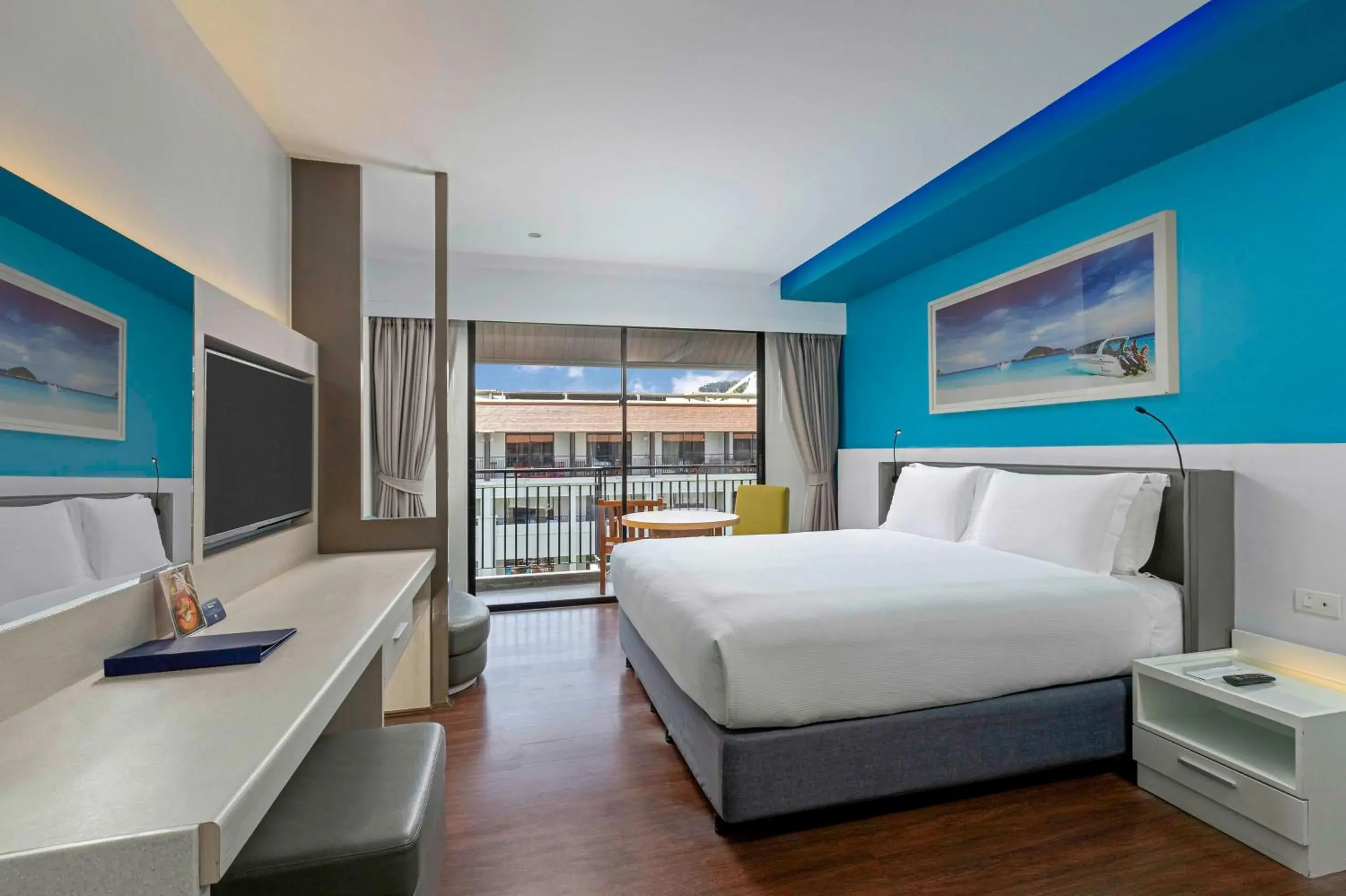 King Guest Room with Balcony in DoubleTree by Hilton Phuket Banthai Resort King Guest Room with Balcony in DoubleTree by Hilton Phuket Banthai Resort