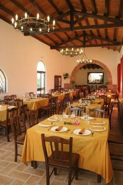 Restaurant/places to eat in Don Giovanni Hotel
