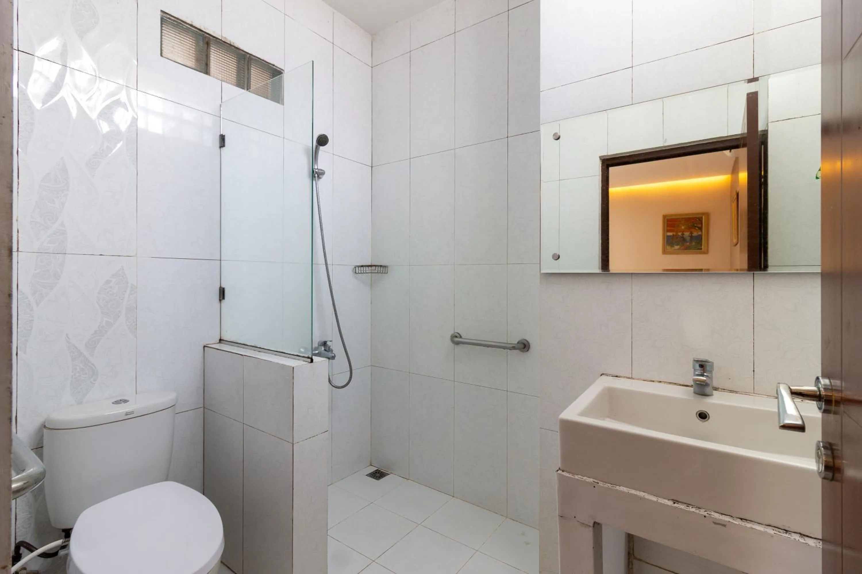 Bathroom in Jayagiri Guesthouse By Belgareti