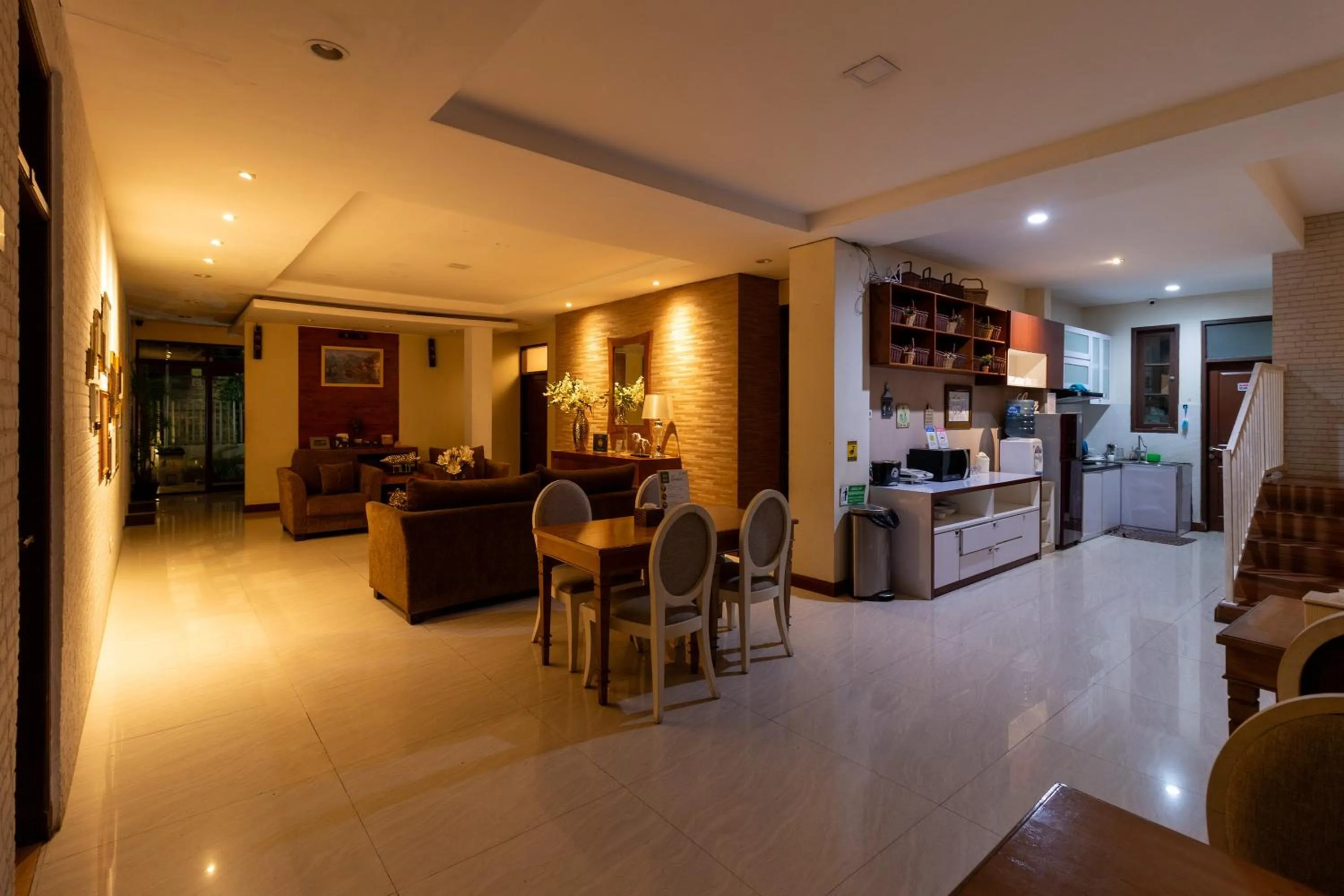 Living room in Jayagiri Guesthouse By Belgareti