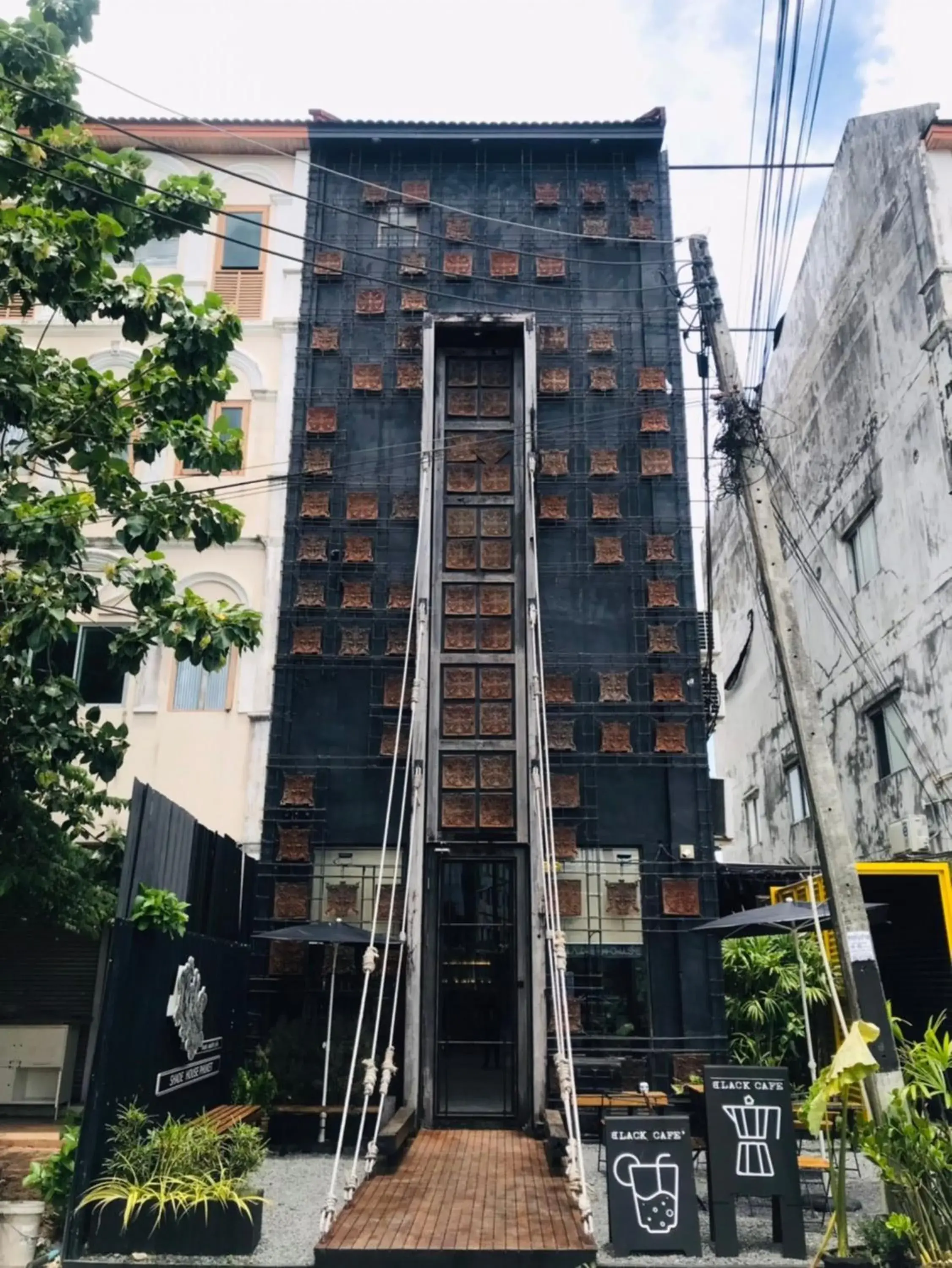 Property building in Shade House - Phuket Downtown Property building in Shade House - Phuket Downtown