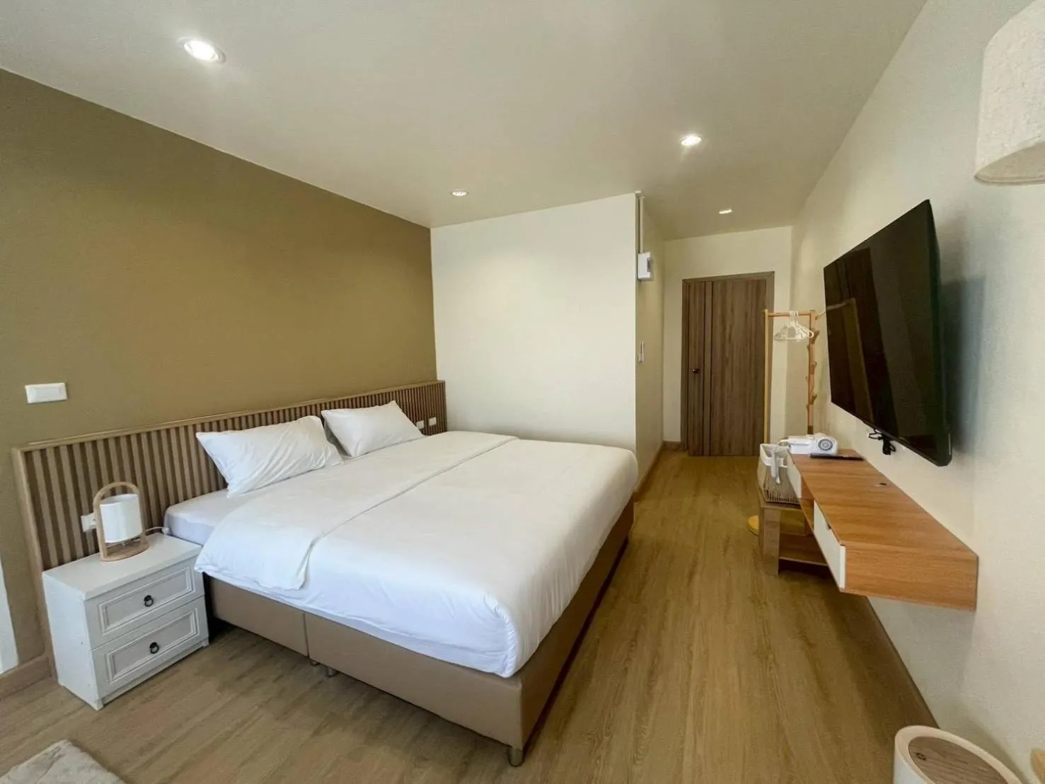 Photo of the whole room, Bed in Shade House - Phuket Downtown