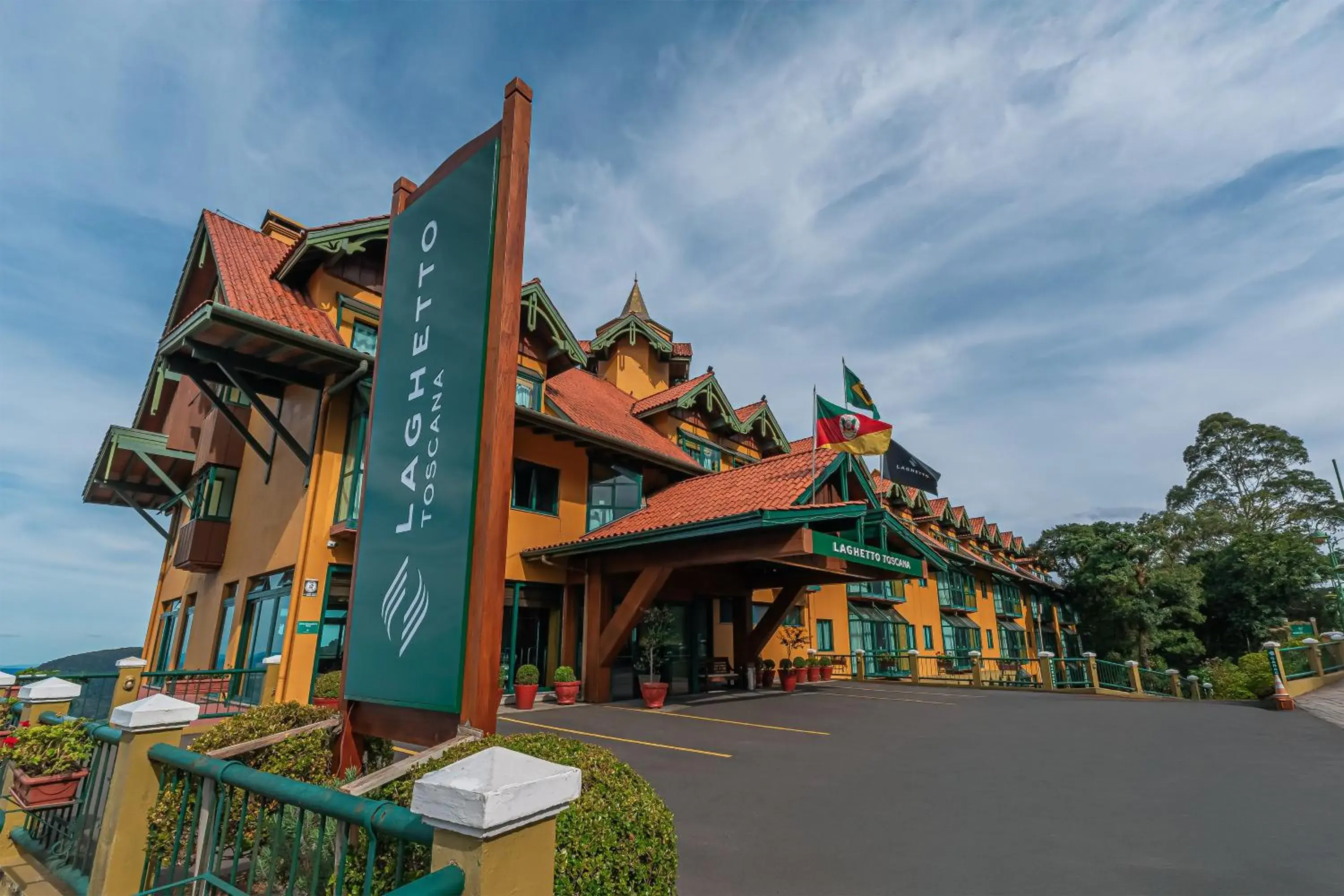 Property building in Hotel Laghetto Toscana Property building in Hotel Laghetto Toscana